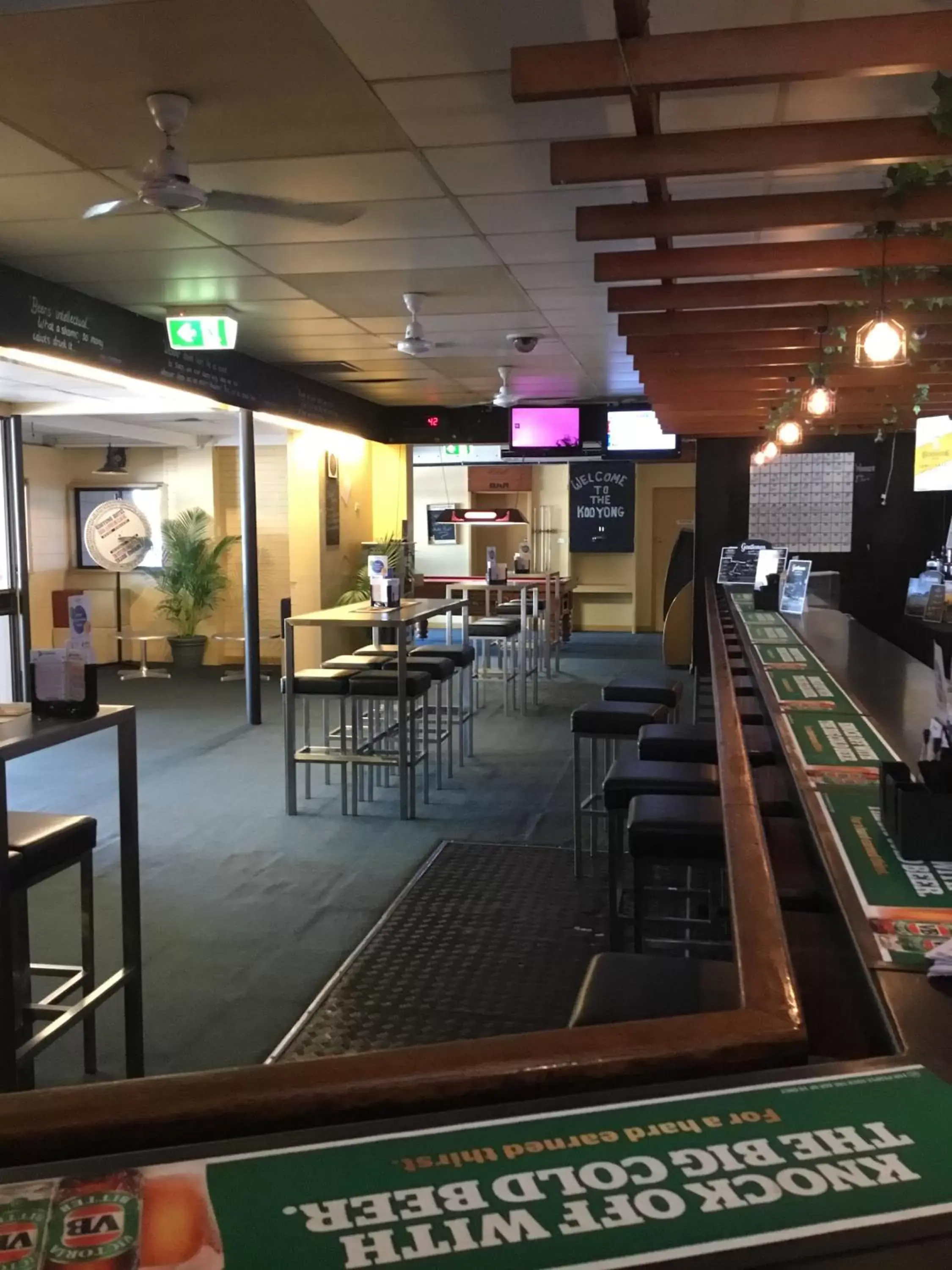 Lounge or bar, Restaurant/Places to Eat in Kooyong Hotel