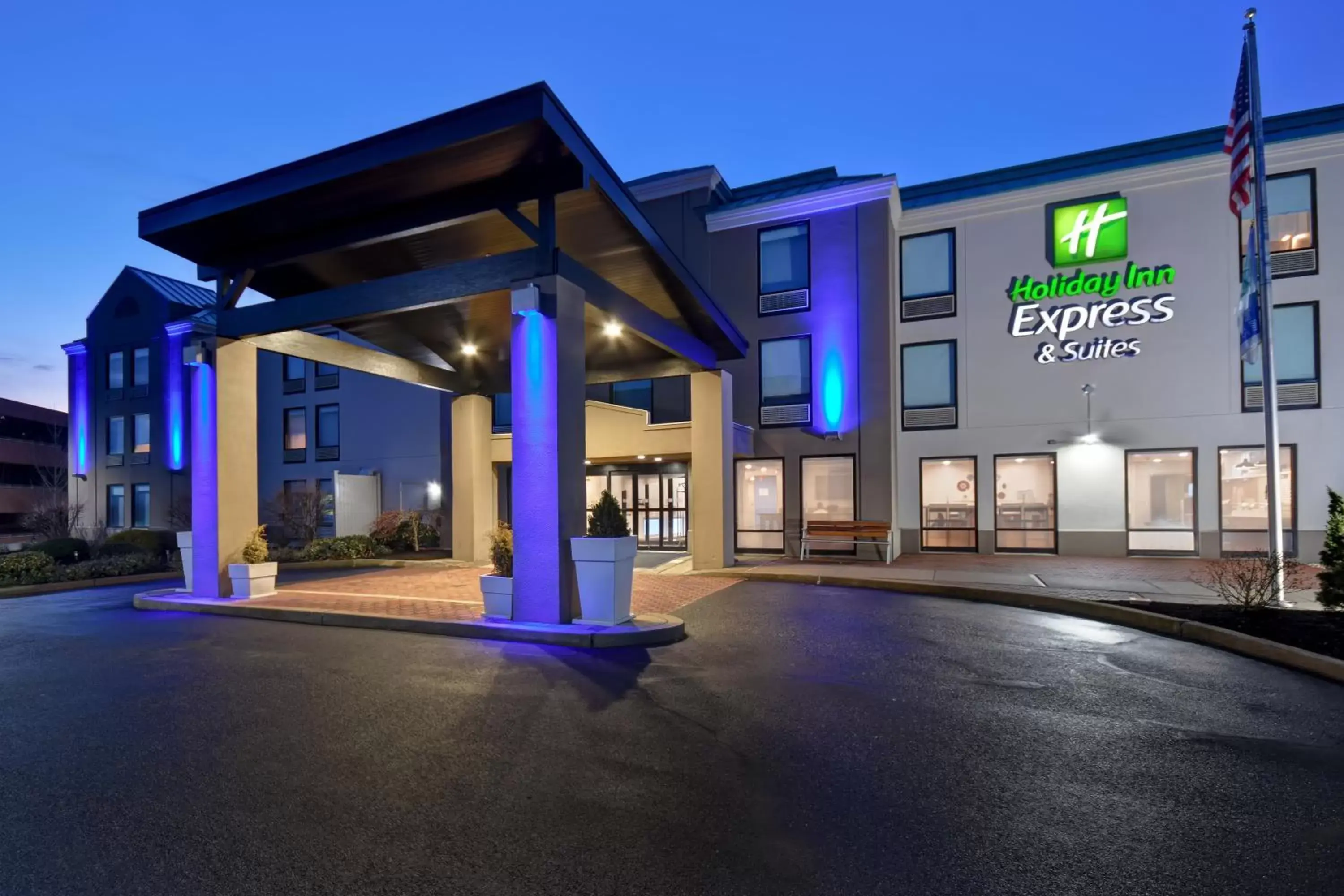 Property Building in Holiday Inn Express & Suites Allentown-Dorney Park Area, an IHG Hotel