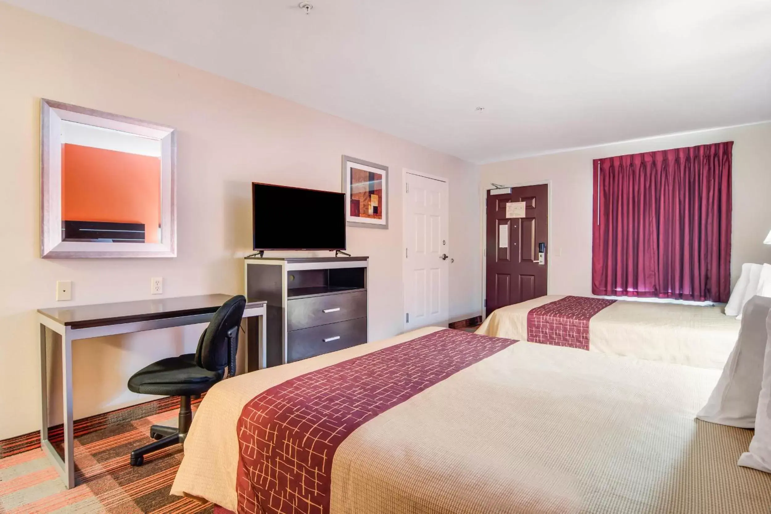 Bed in Americas Best Value Inn - Mableton
