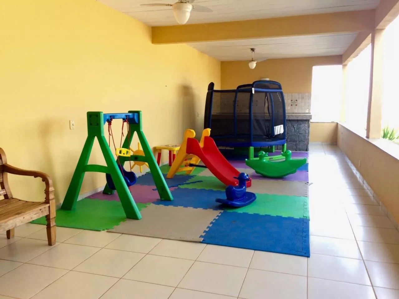 Praia da Ferradurinha Guest House