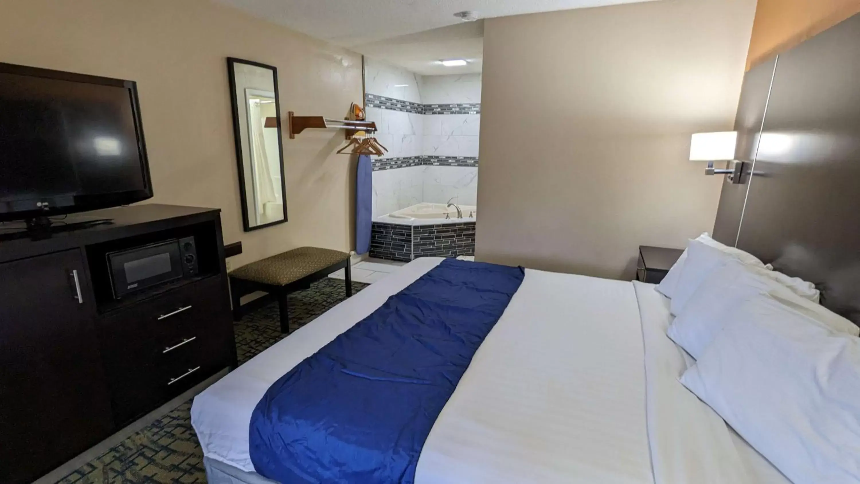 Bed in SureStay Hotel by Best Western Meridian