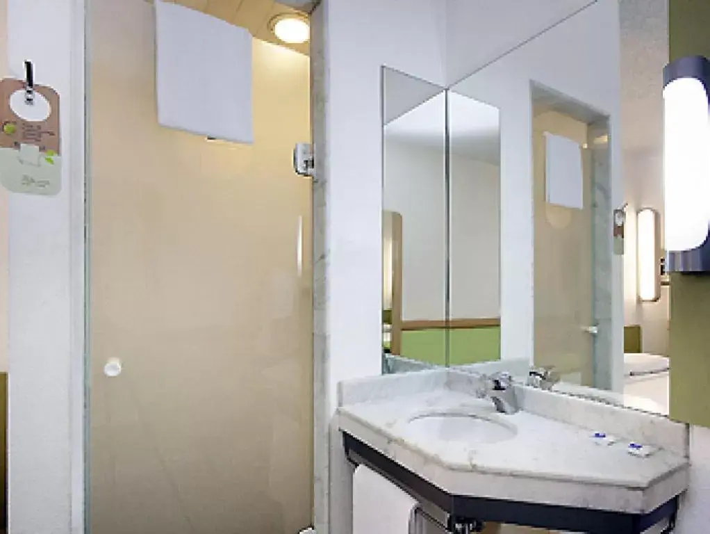 Bathroom in ibis budget Parauapebas