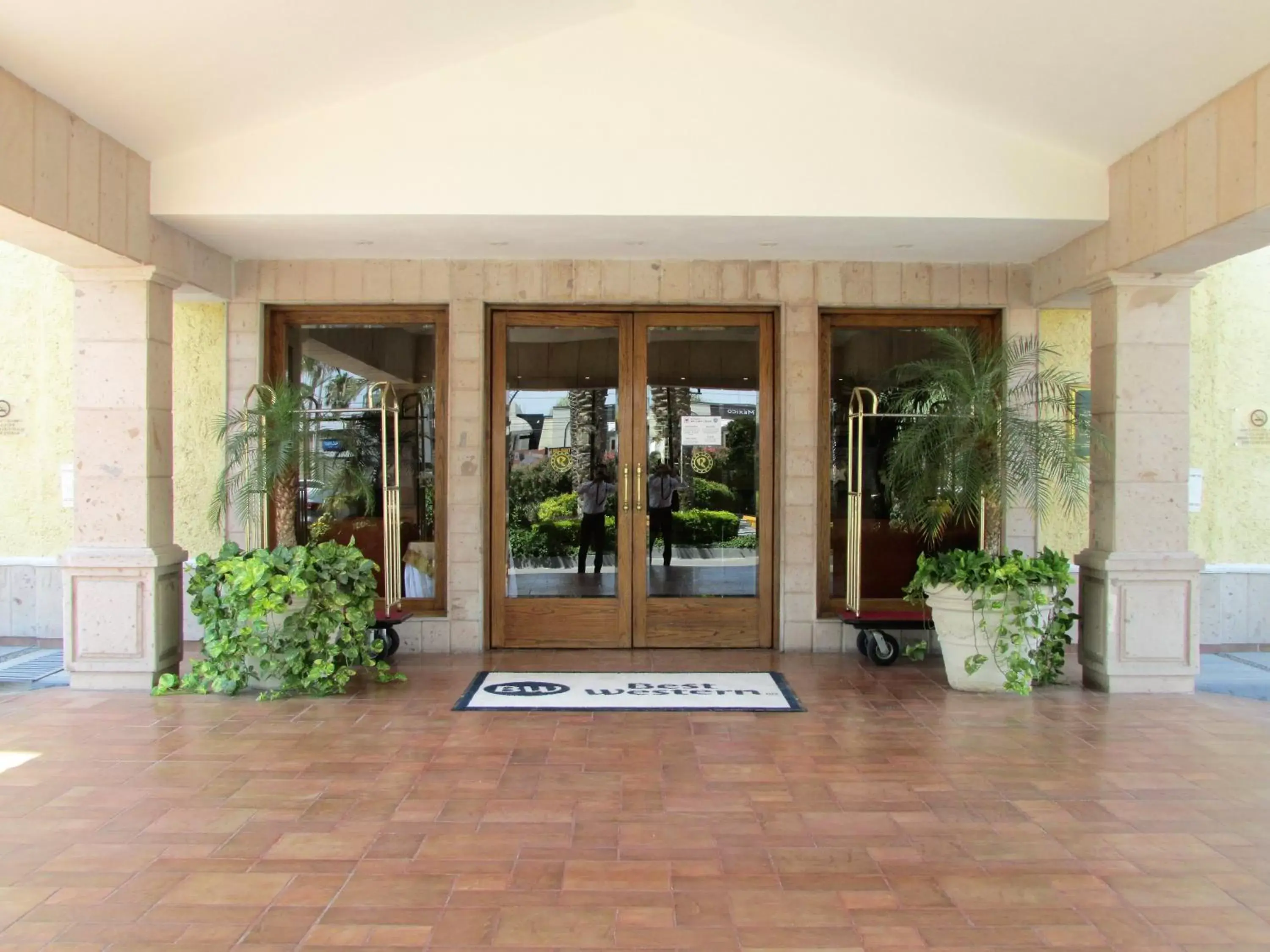 Property building in Best Western Hotel Posada Del Rio Express Property building in Best Western Hotel Posada Del Rio Express