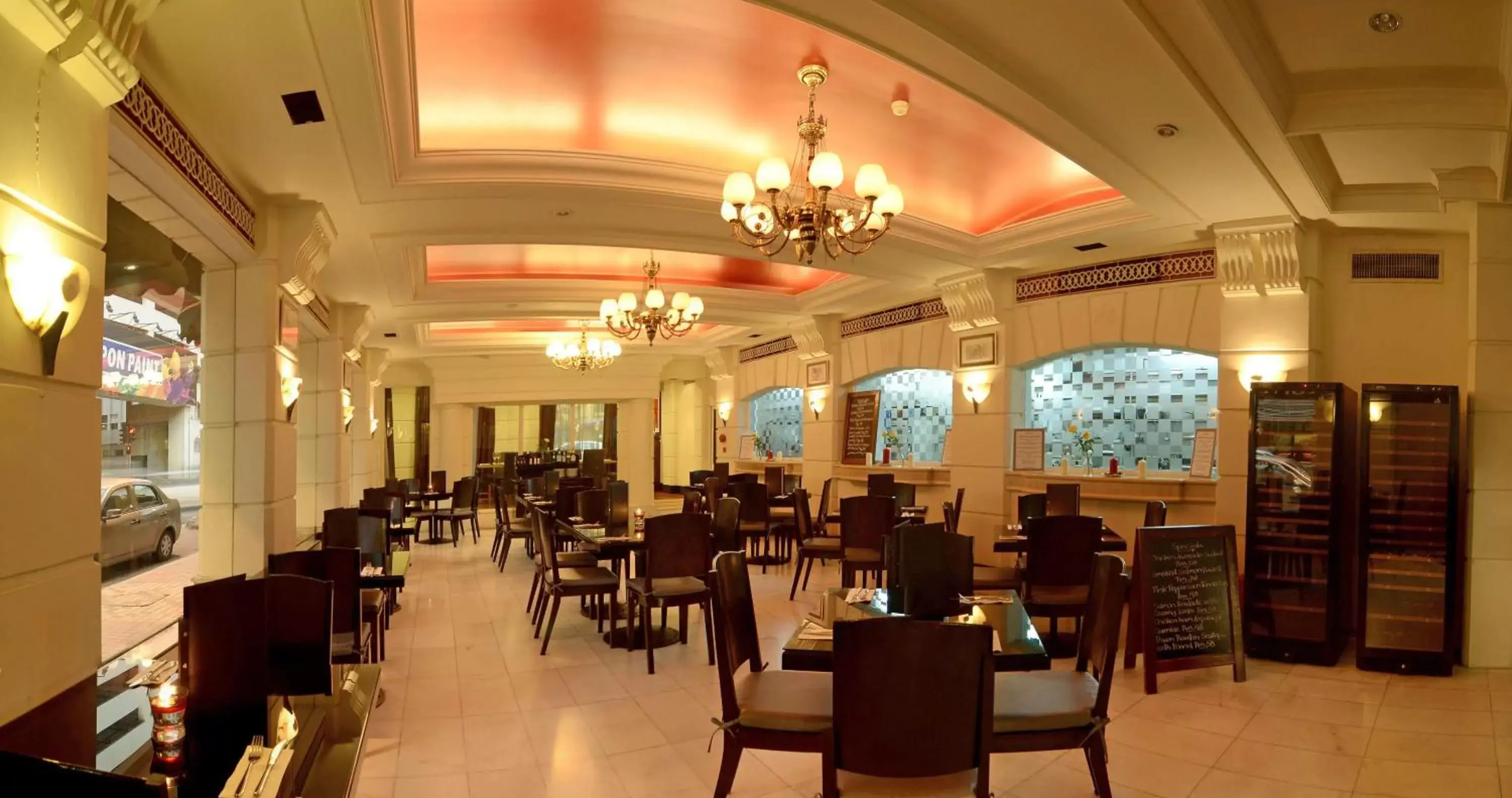 Restaurant/Places to Eat in The Jesselton Hotel