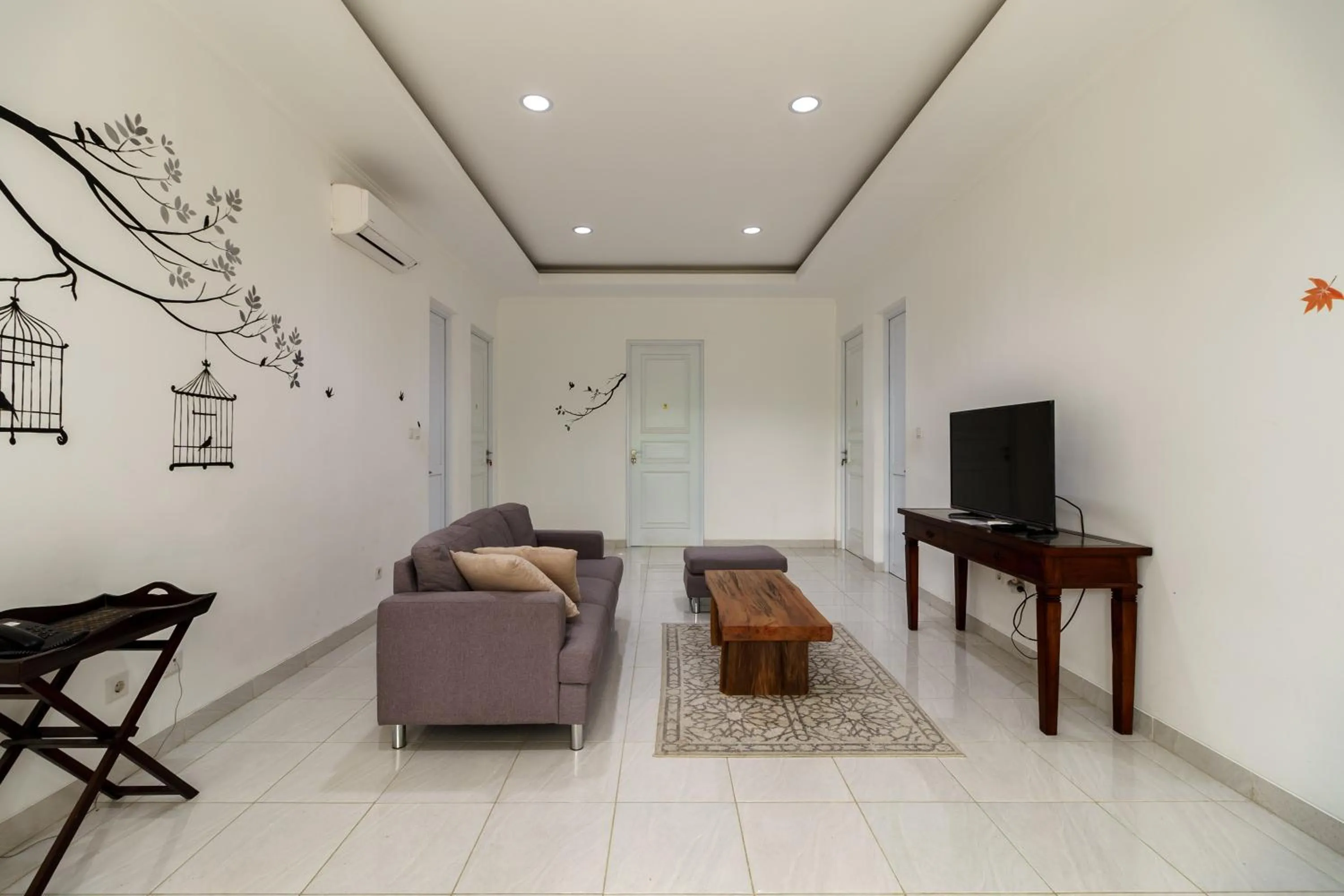 Area and facilities in RedDoorz Plus near Exit Toll Puncak 2