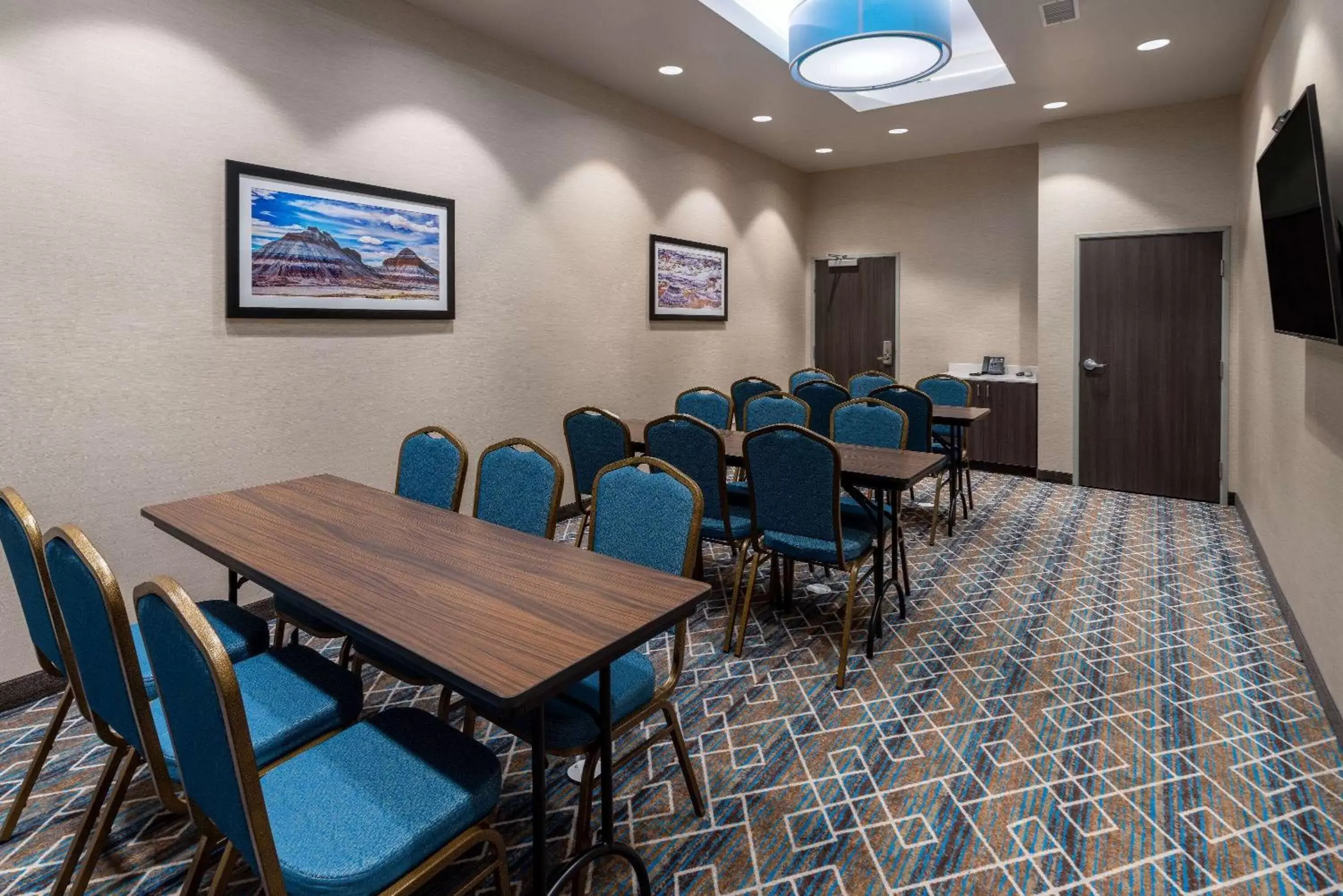 Meeting/conference room in La Quinta Inn & Suites by Wyndham Holbrook Petrified Forest