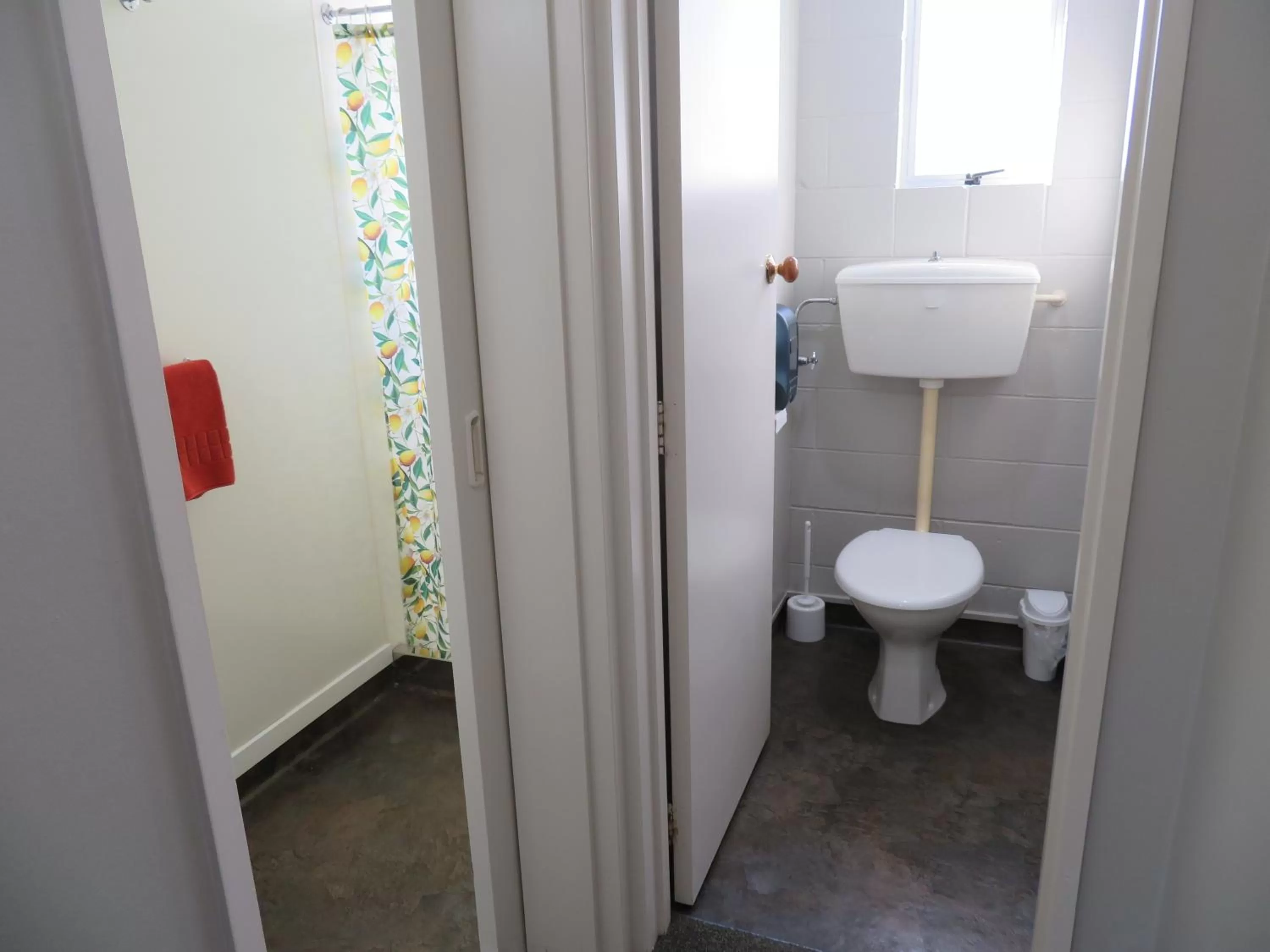 Toilet in Commodore Court Motel