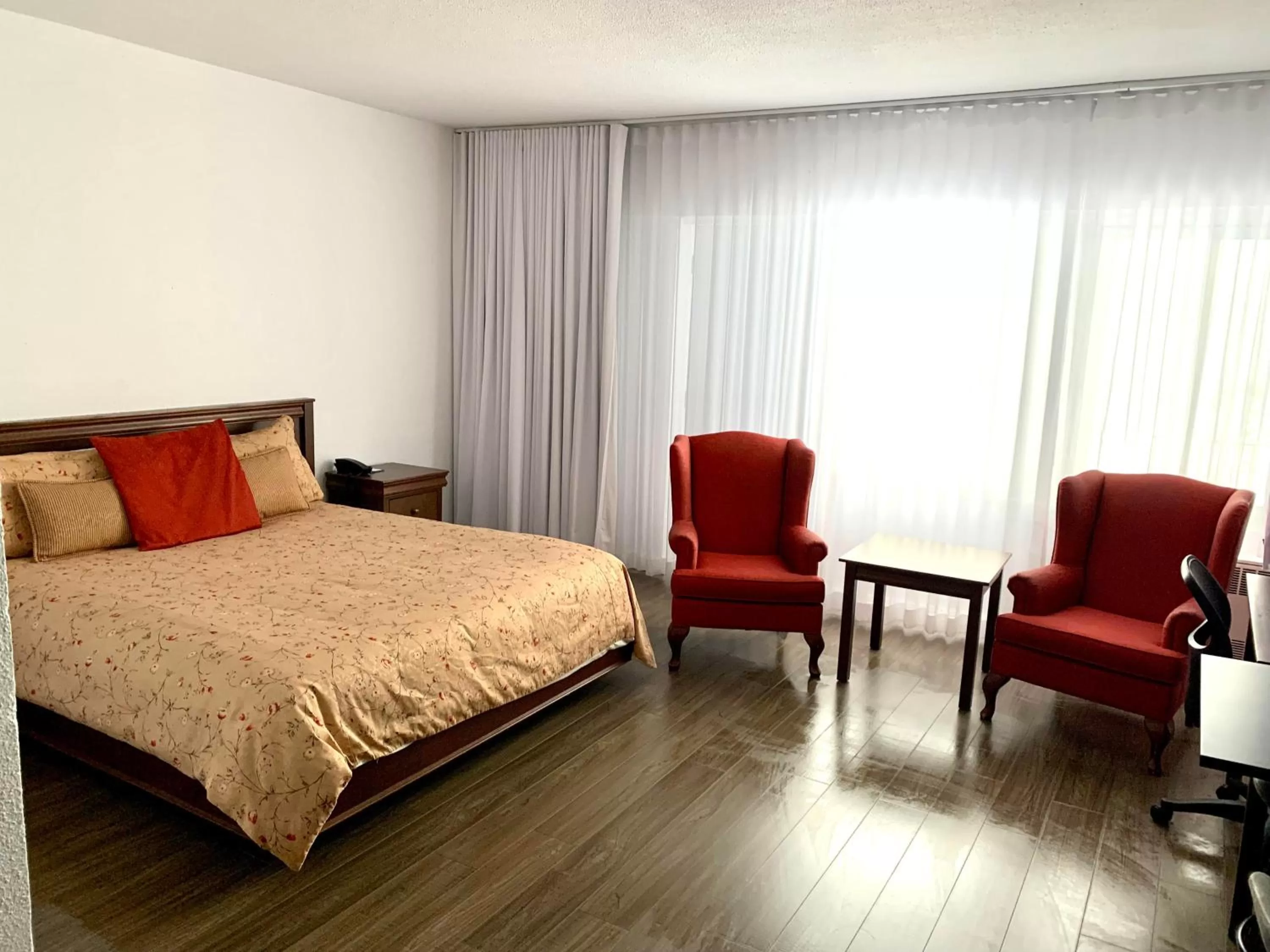 Property building, Bed in Hôtel Sept-Îles