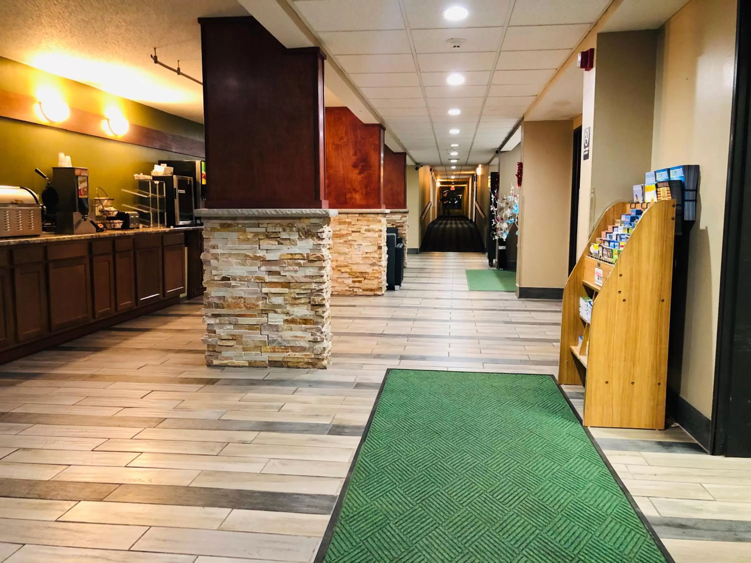 Lobby or reception in Boarders Inn &amp; Suites by Cobblestone Hotels Columbus