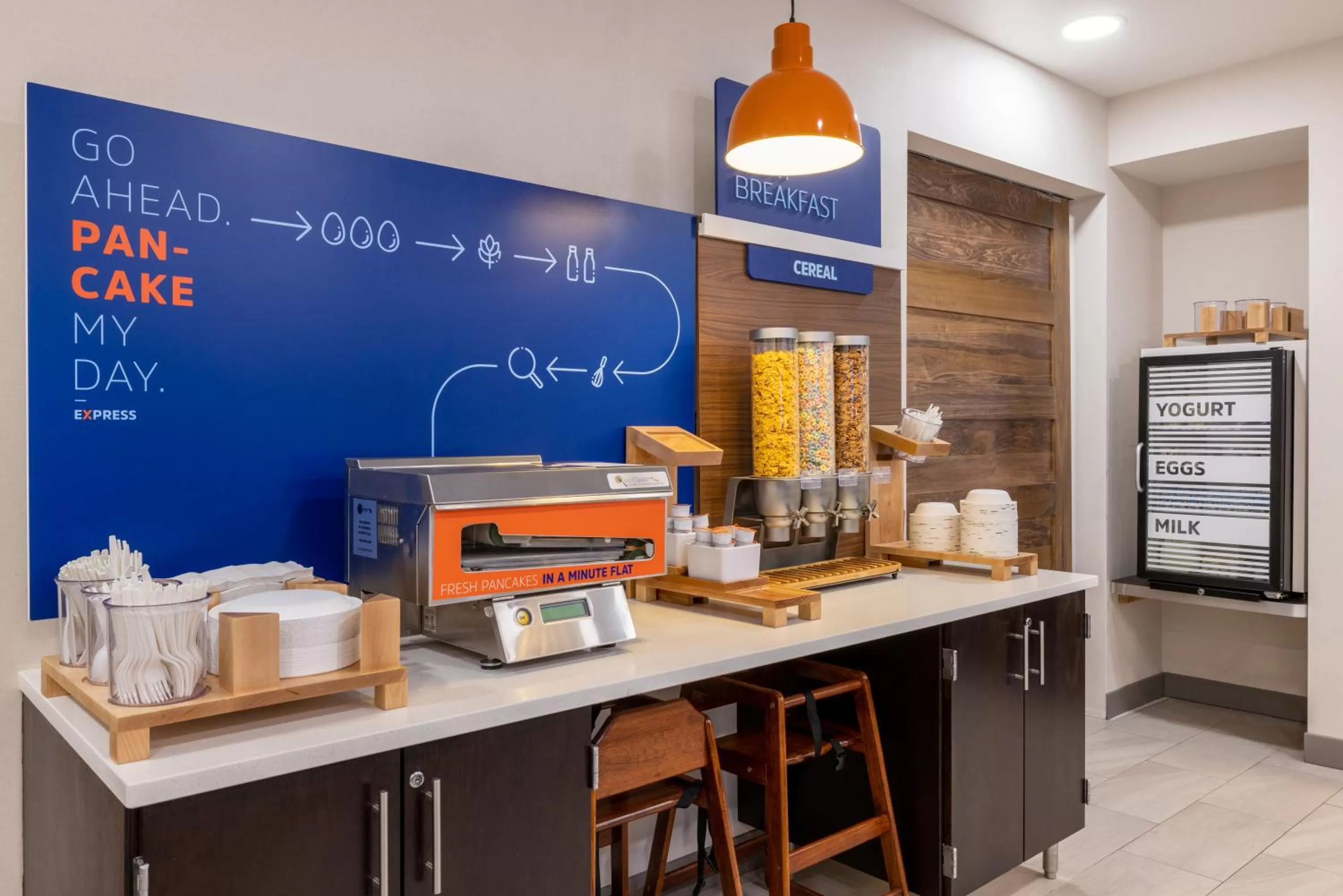 Buffet breakfast in Holiday Inn Express Rochester South - Mayo Area by IHG