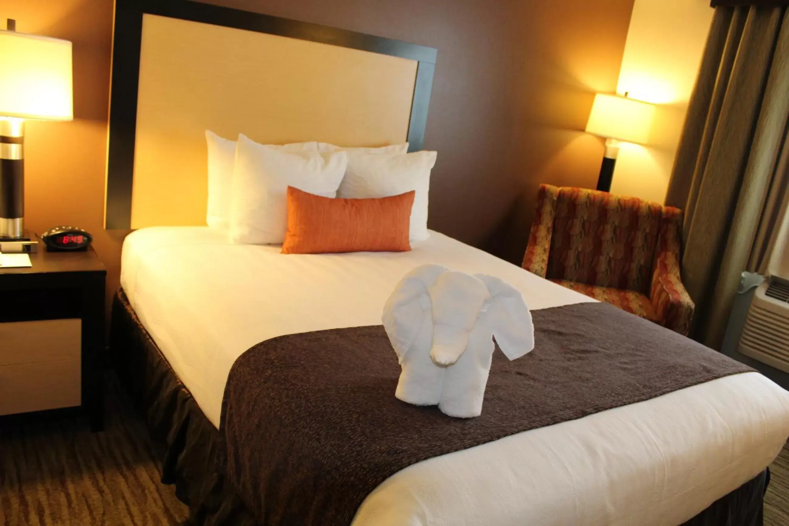 Bed in Best Western Plus Landmark Hotel