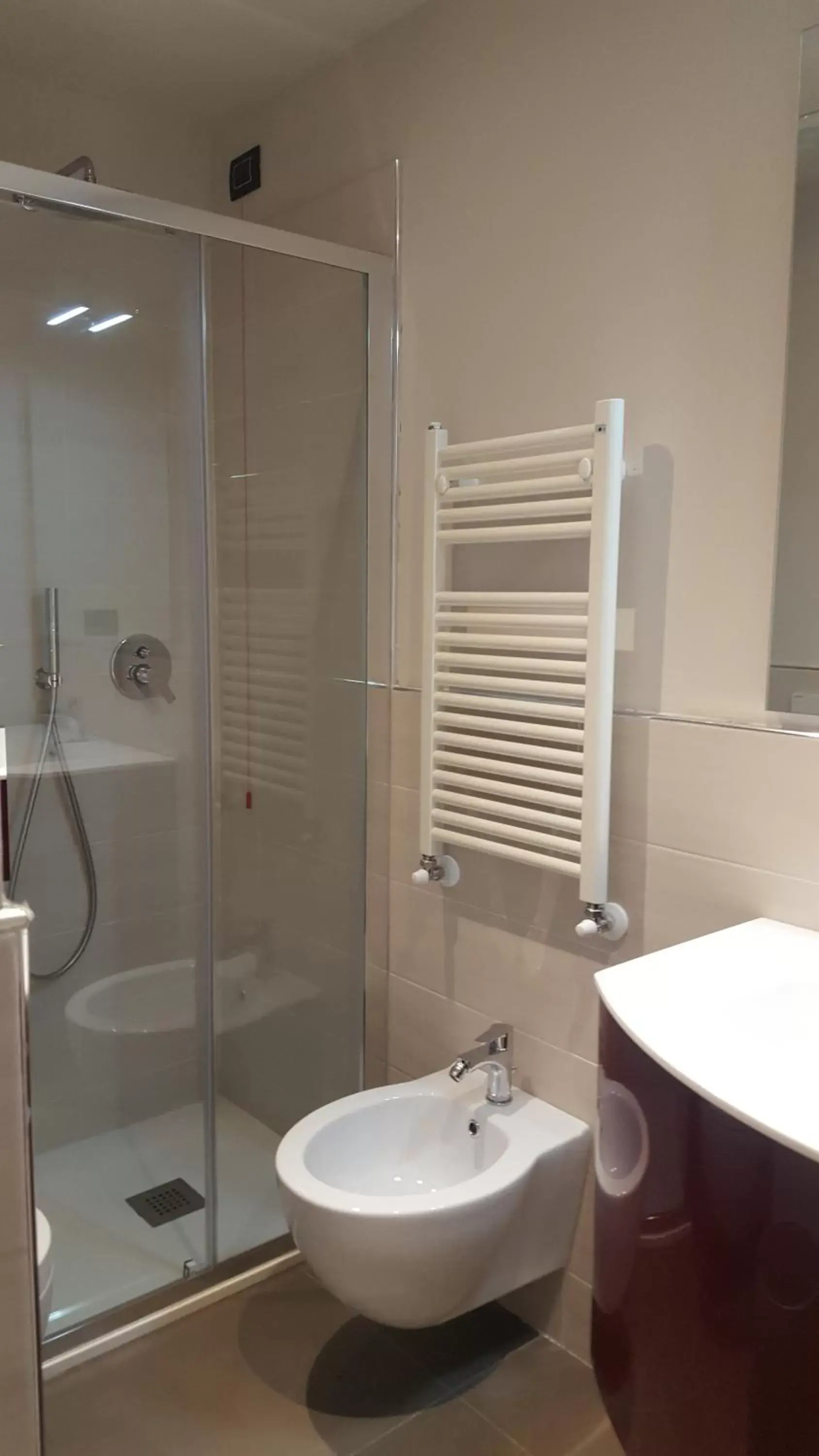 Shower, Bathroom in Hotel Villa Barsanti