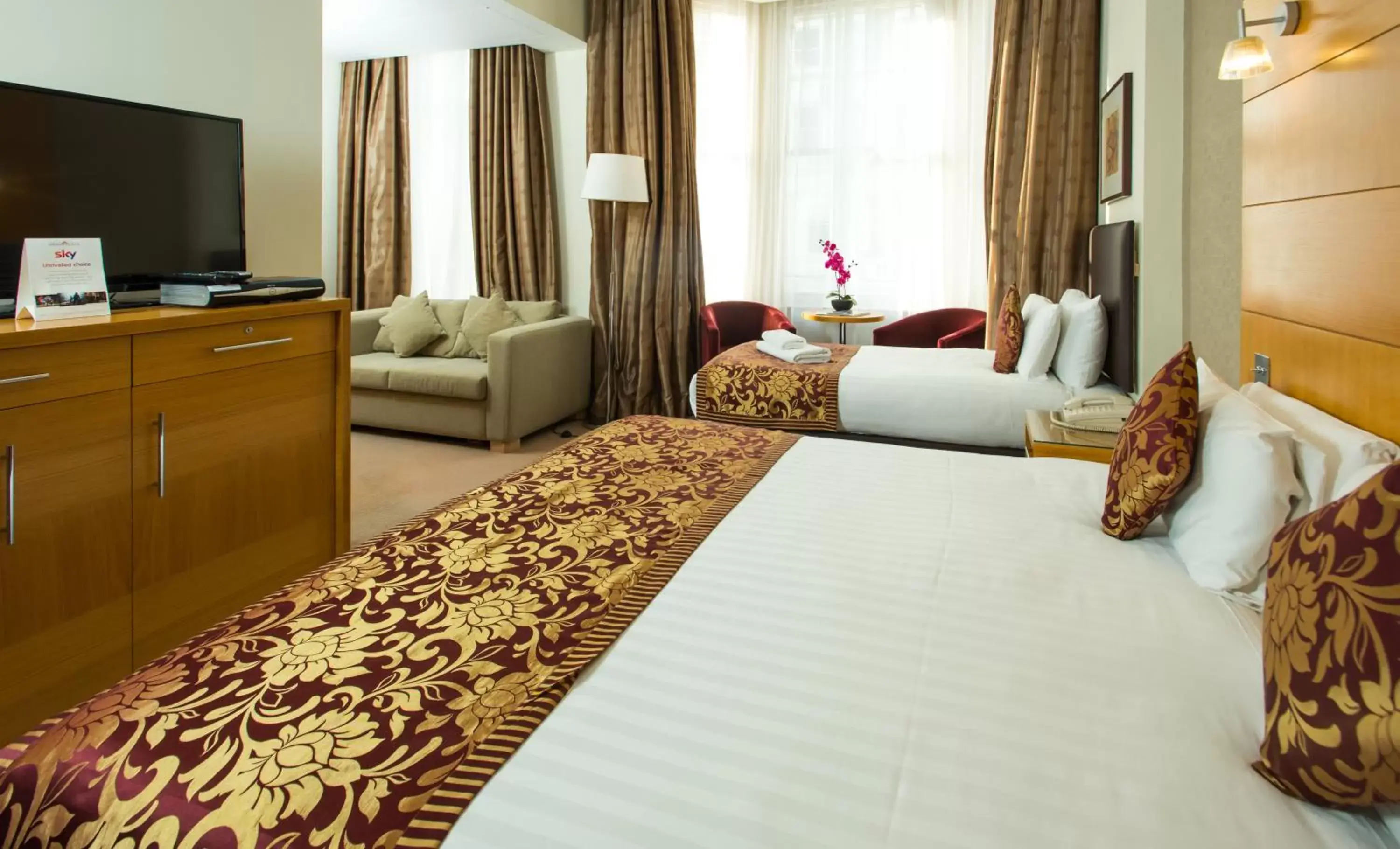 Photo of the whole room, Bed in The Park City Grand Plaza Kensington Hotel