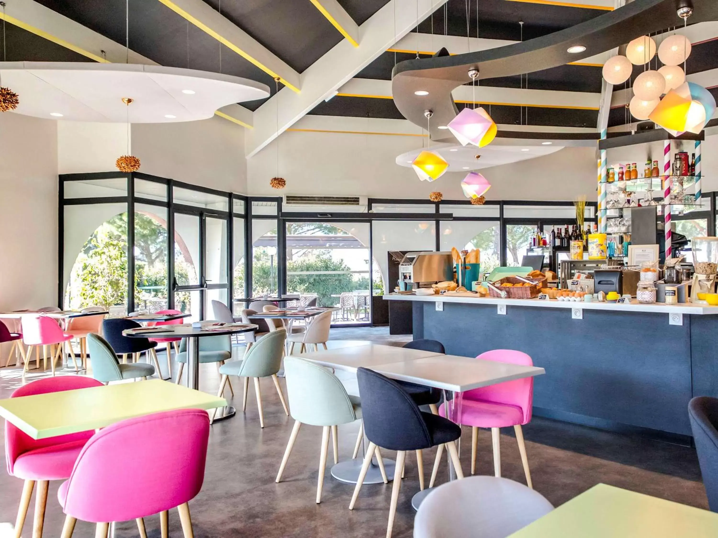 Restaurant/places to eat, Lounge/Bar in ibis Styles Fréjus St Raphael