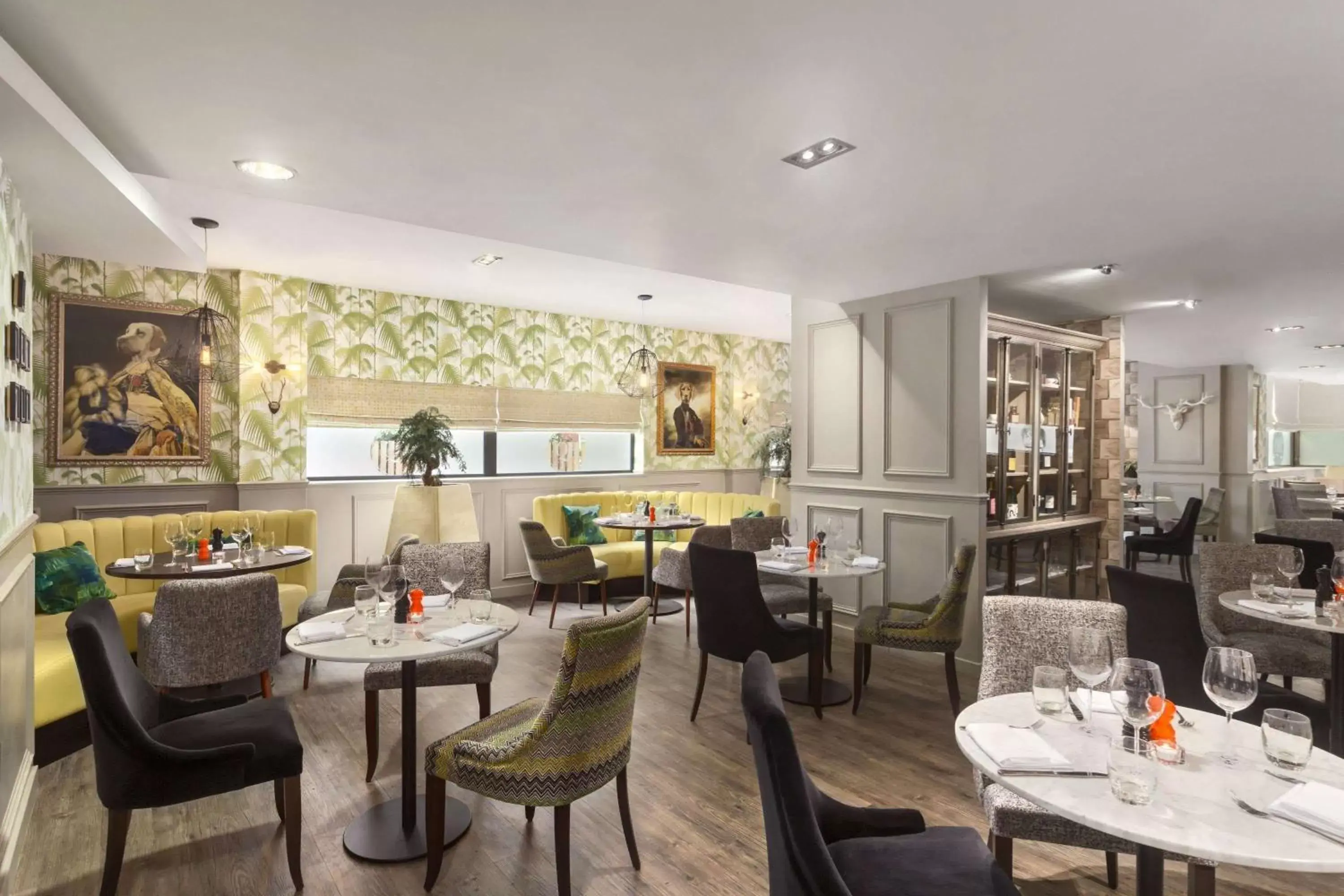 Dining area, Restaurant/Places to Eat in Ramada Hotel & Suites by Wyndham Coventry