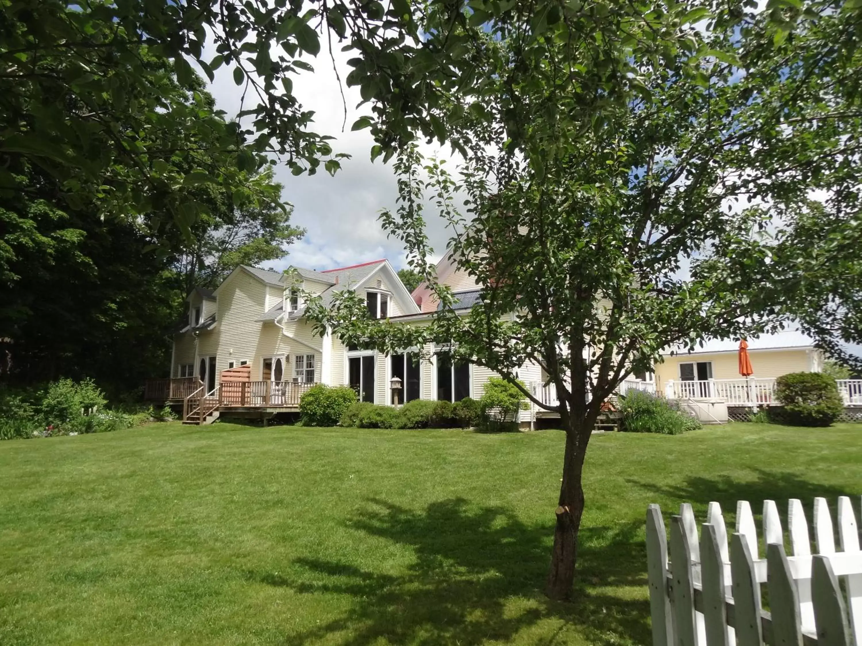 Garden, Property Building in Inn at Buck Hollow Farm