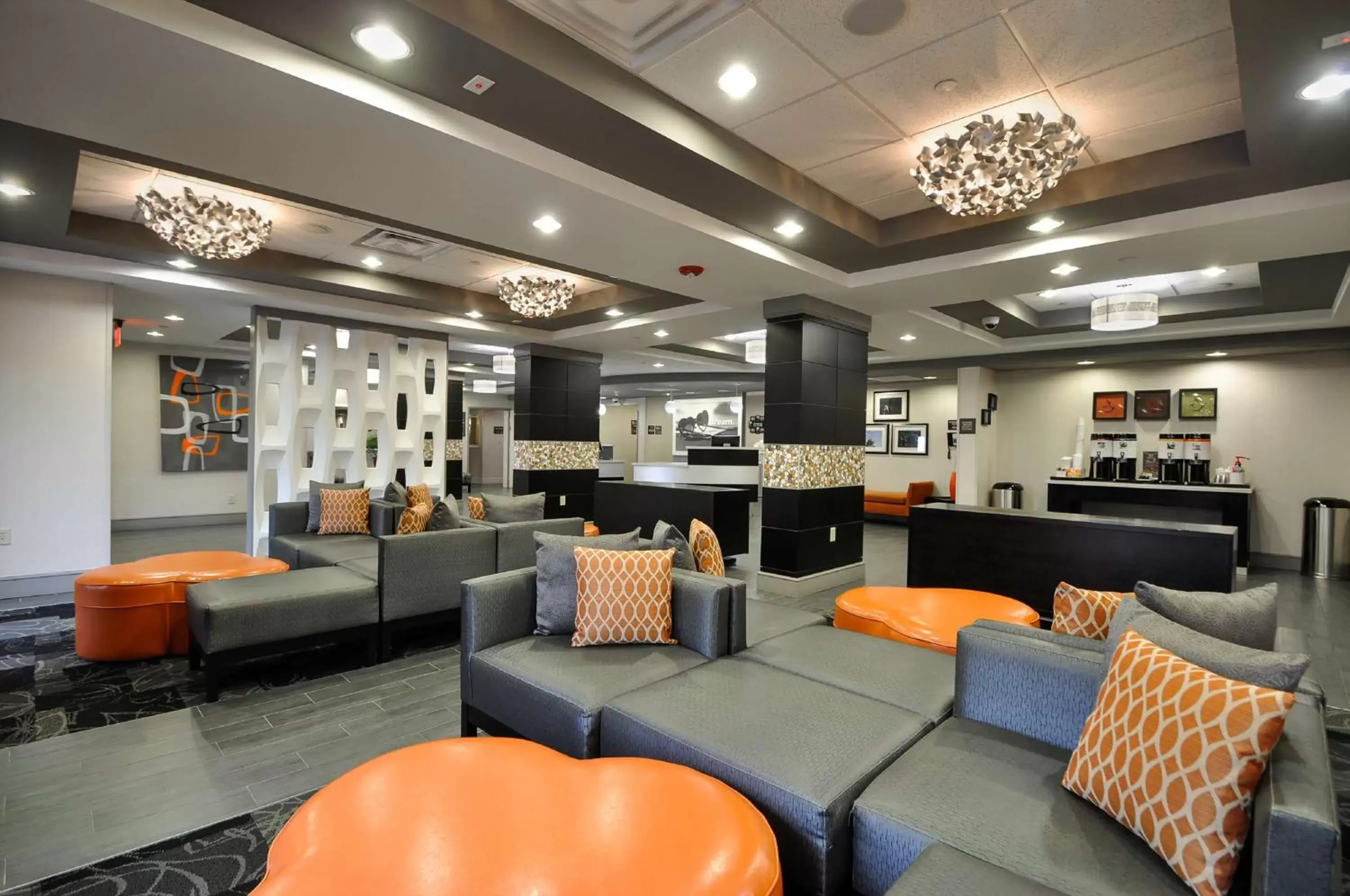 Lobby or reception, Lounge/Bar in Hampton Inn Stafford / Quantico-Aquia