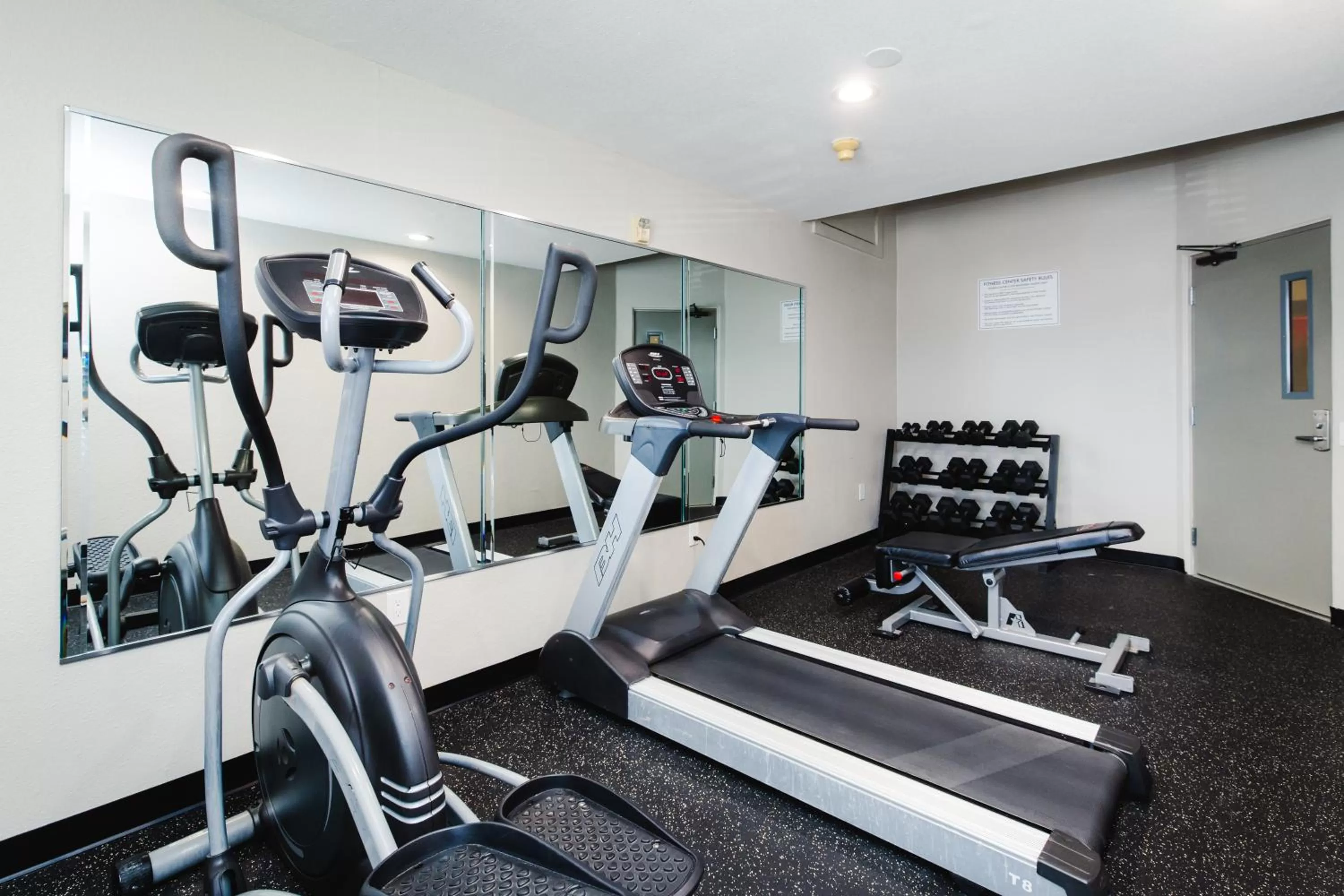 Fitness centre/facilities in Quality Suites Houston Hobby Airport