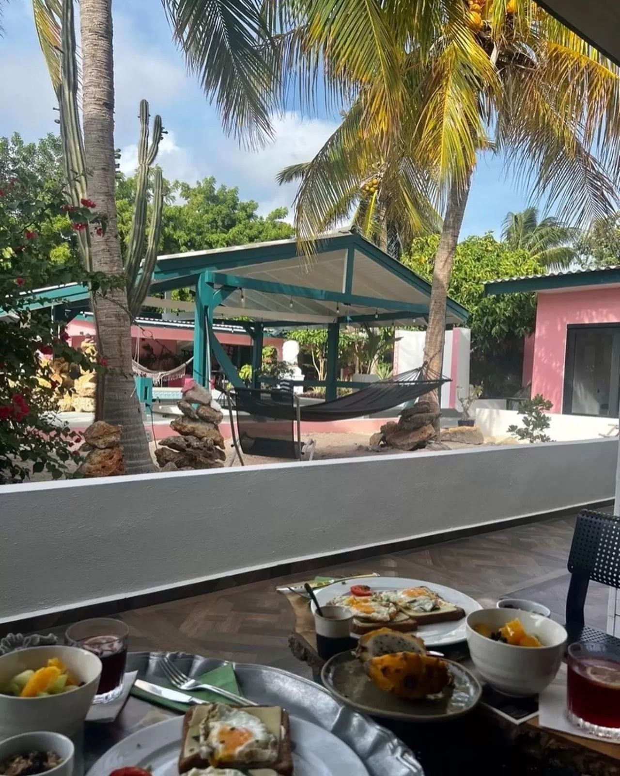 Breakfast in THUISHAVEN boutique mini-resort - fantastic garden and large pool - adults only