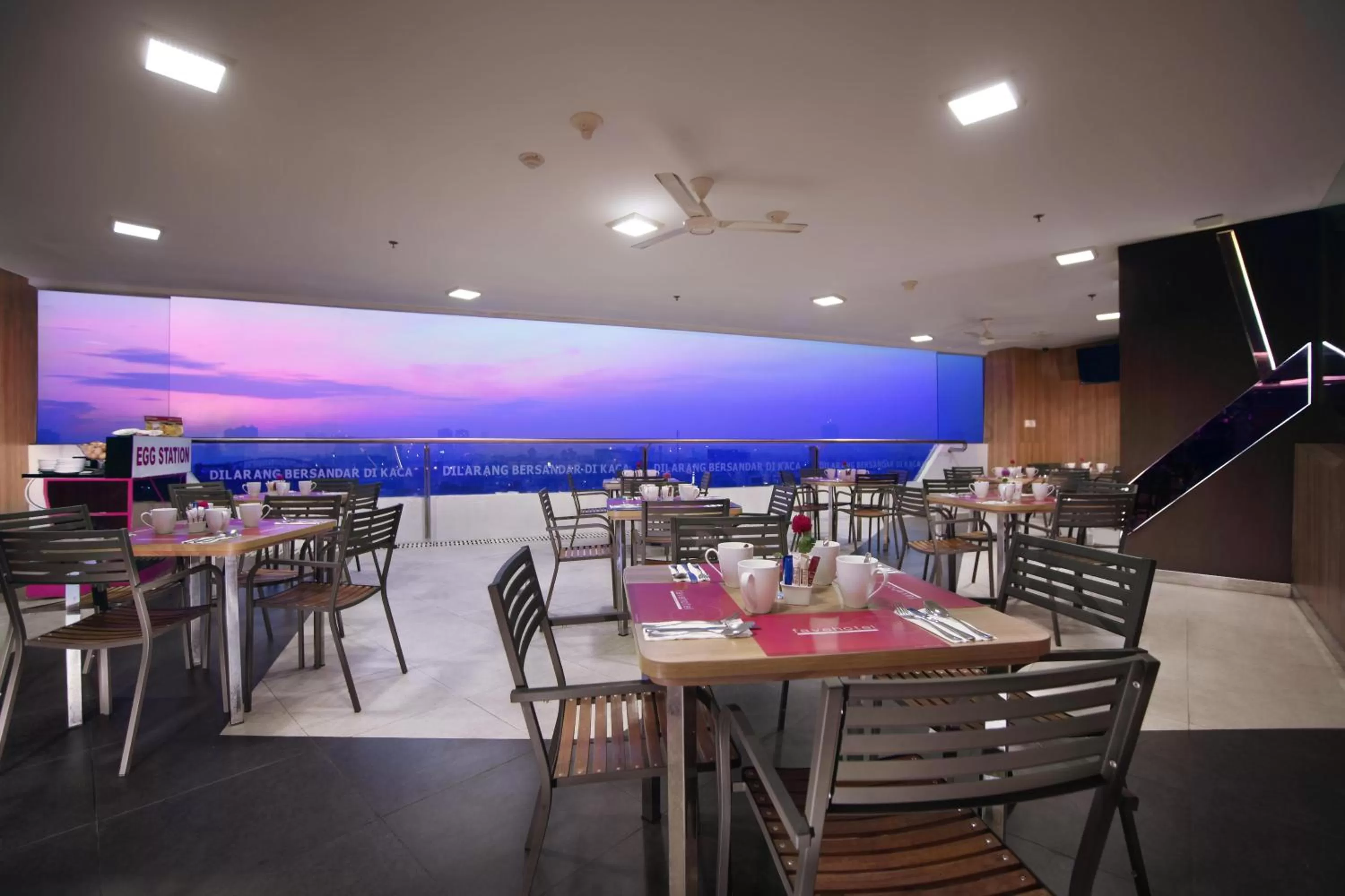 Restaurant/places to eat in favehotel LTC Glodok