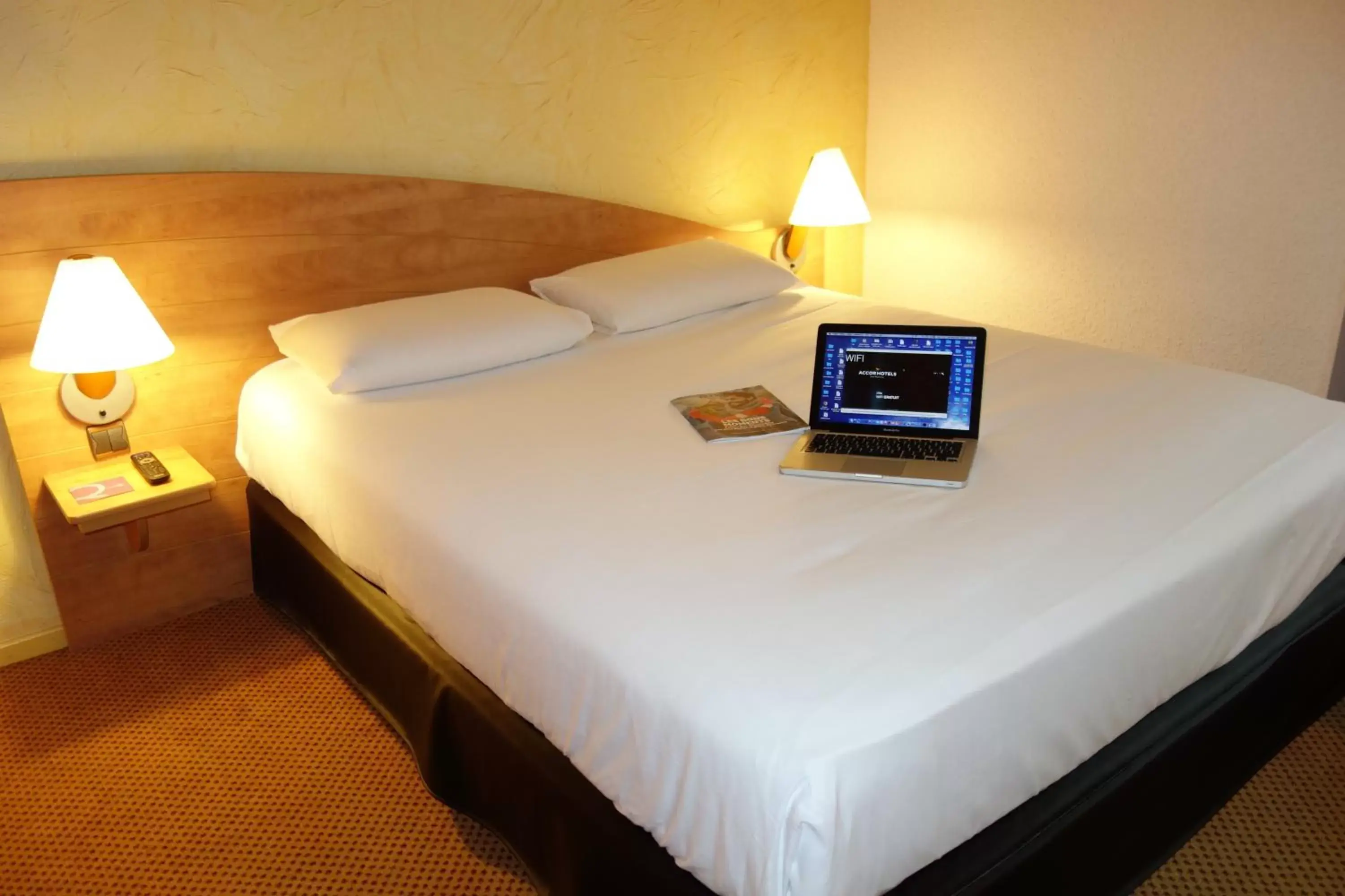 Photo of the whole room, Bed in Mercure Epinal Centre