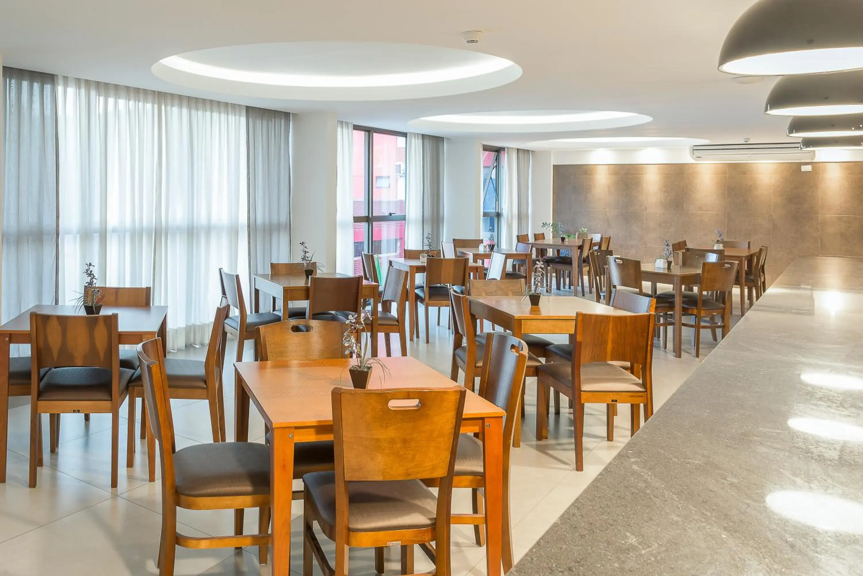 Restaurant/Places to Eat in Foz Plaza Hotel