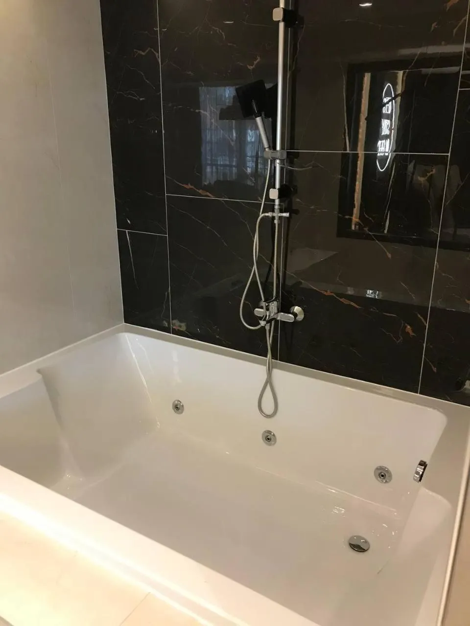 Hot Tub in Esila Hotel