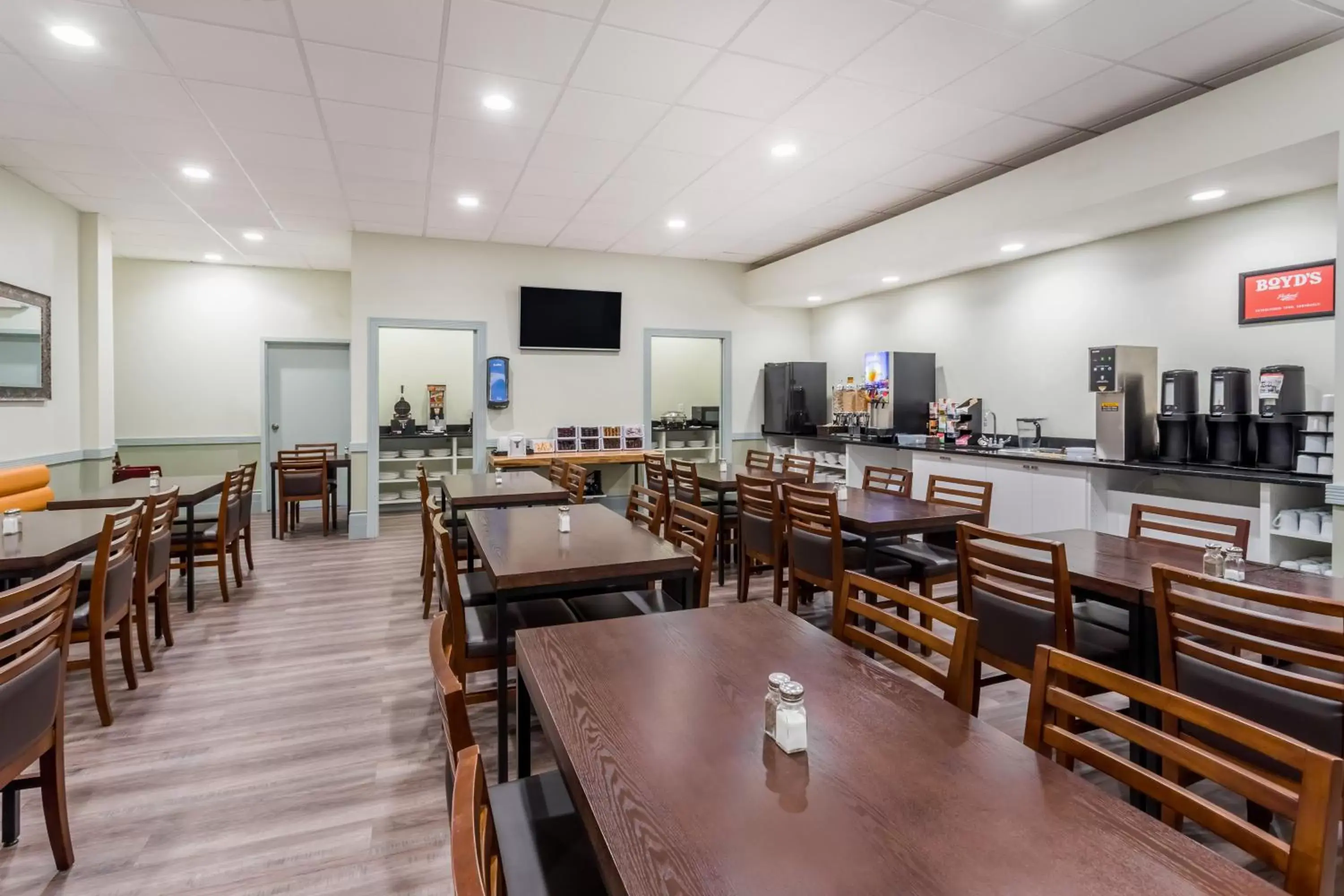 Continental breakfast, Restaurant/Places to Eat in Ramada by Wyndham Hinton