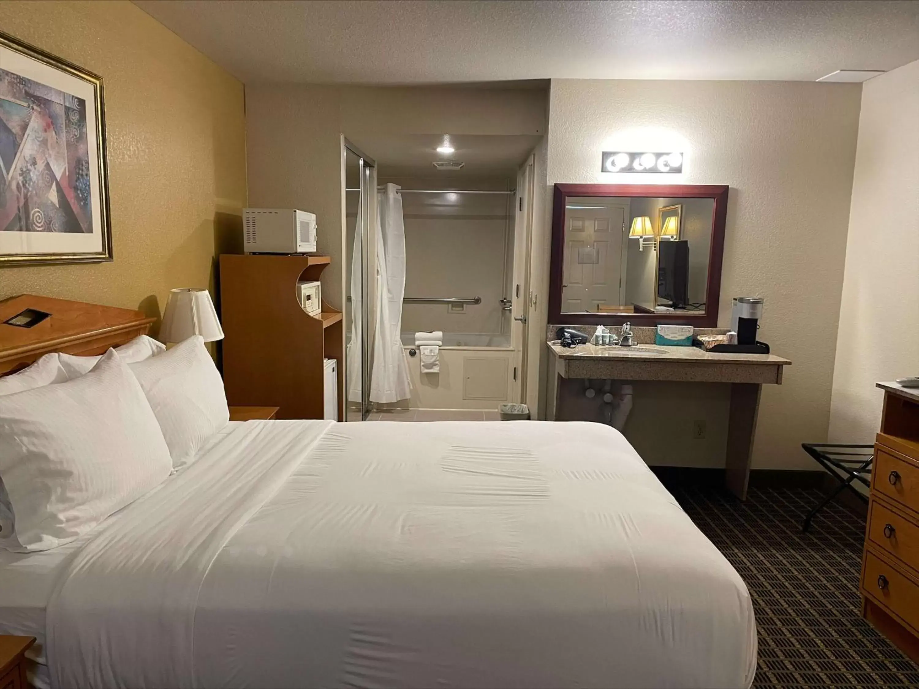 Bedroom, Bed in SureStayPlus Hotel by Best Western San Jose Central City