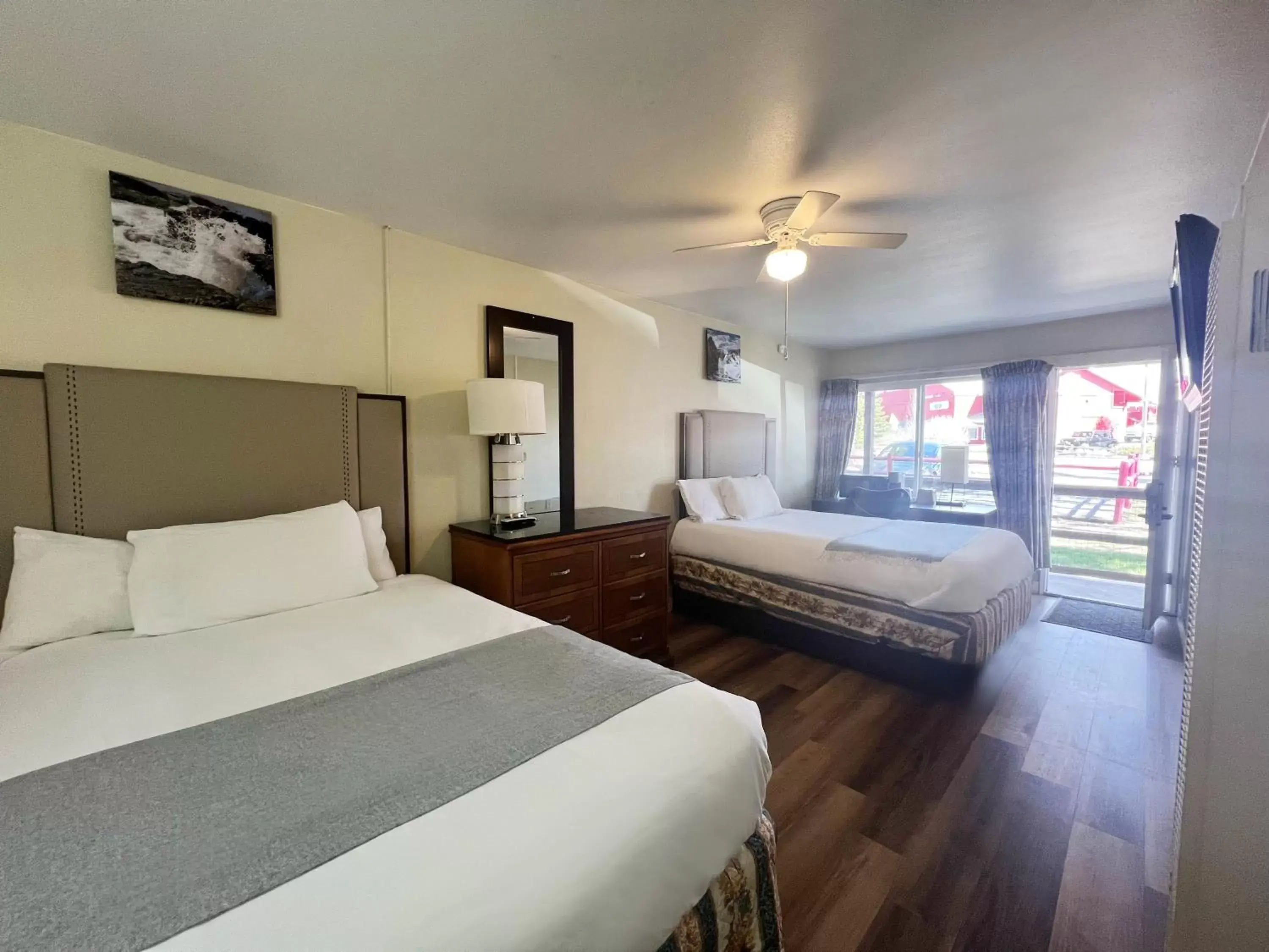 Deluxe Suite in OMEO Suites Big Bear