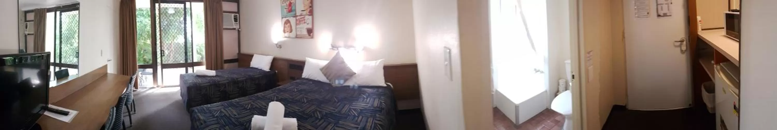 Executive Twin Room in Miners Lodge Motor Inn