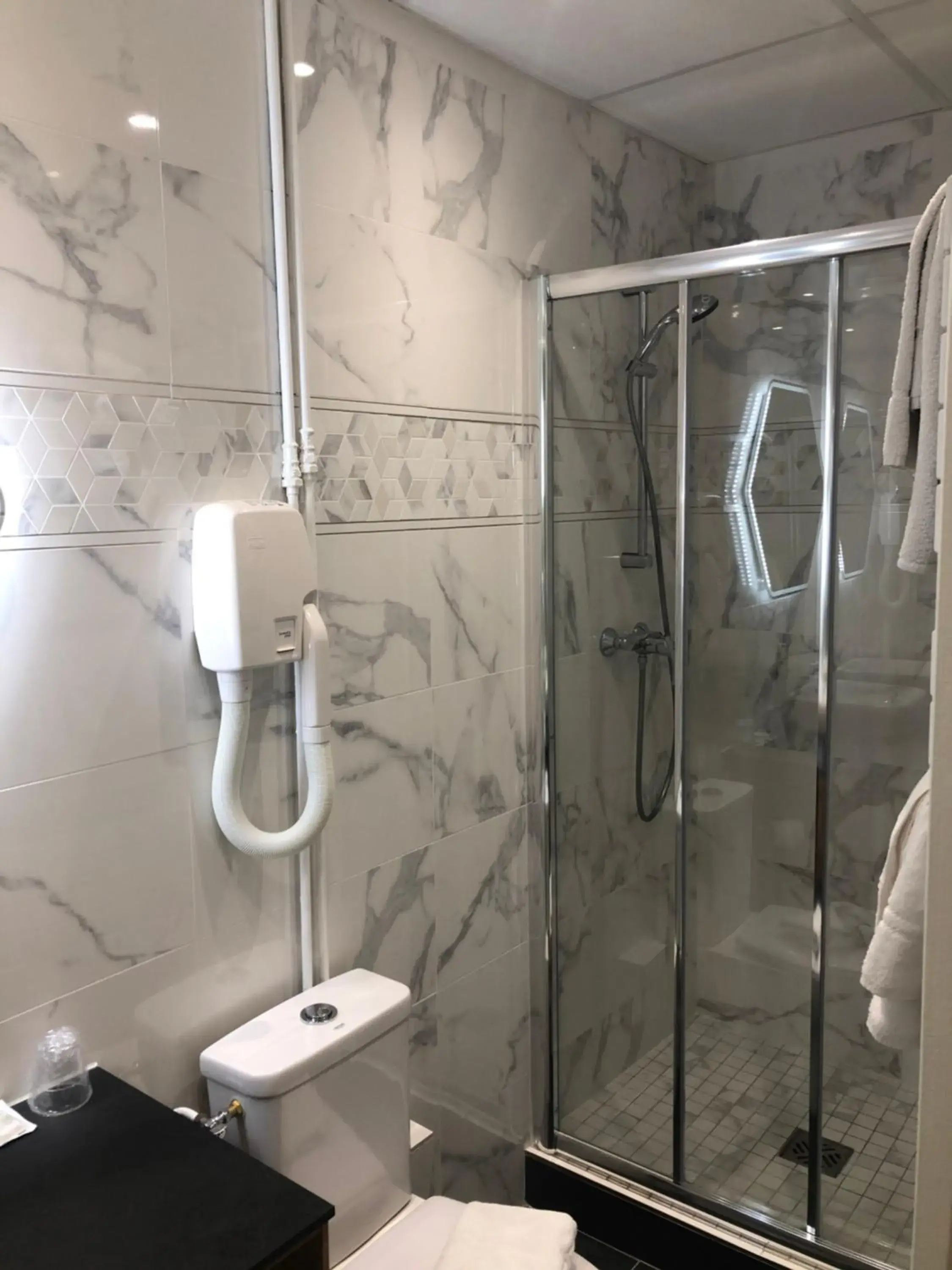 Bathroom in Hotel du Dragon