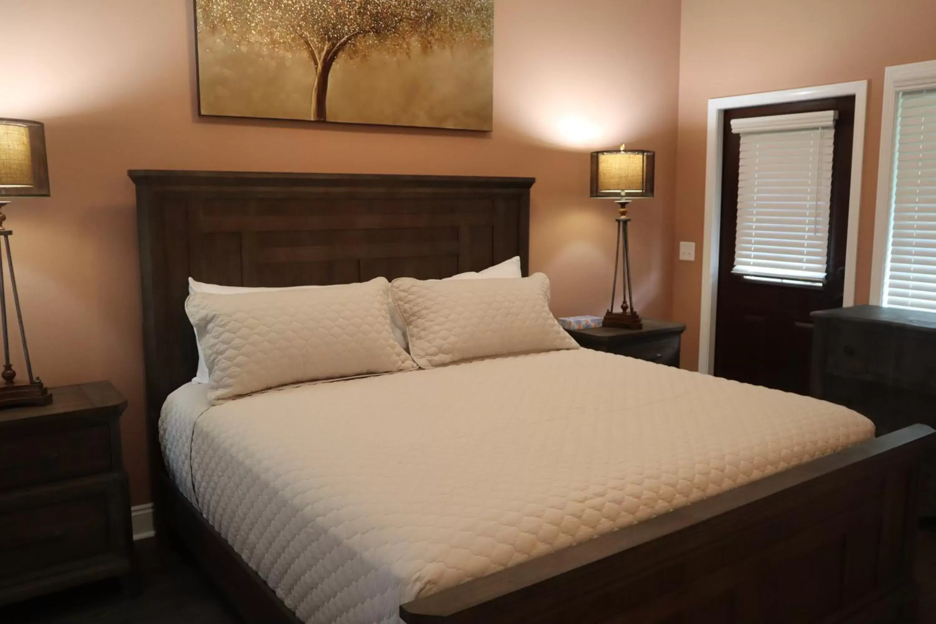 Bed in Magnolia Creek Lodge