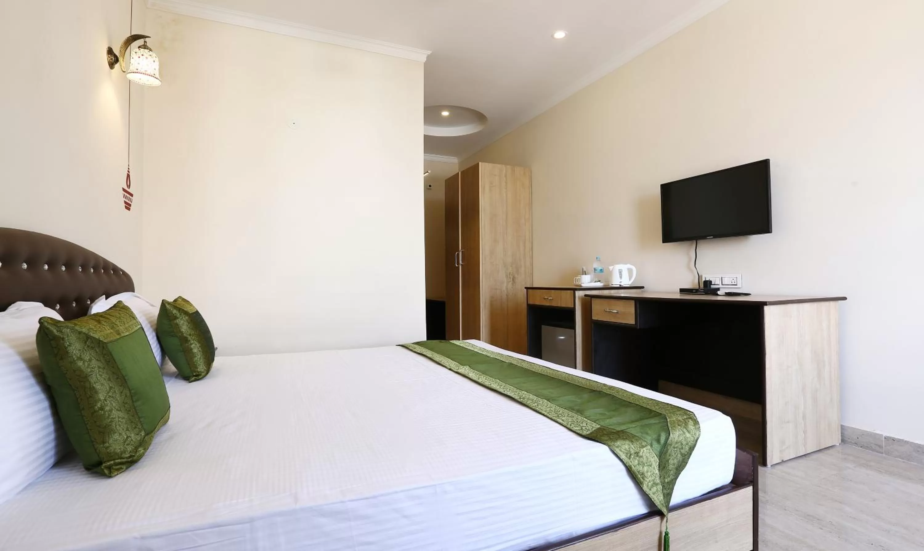 Communal lounge/ TV room, Bed in Treebo Blessing Bells