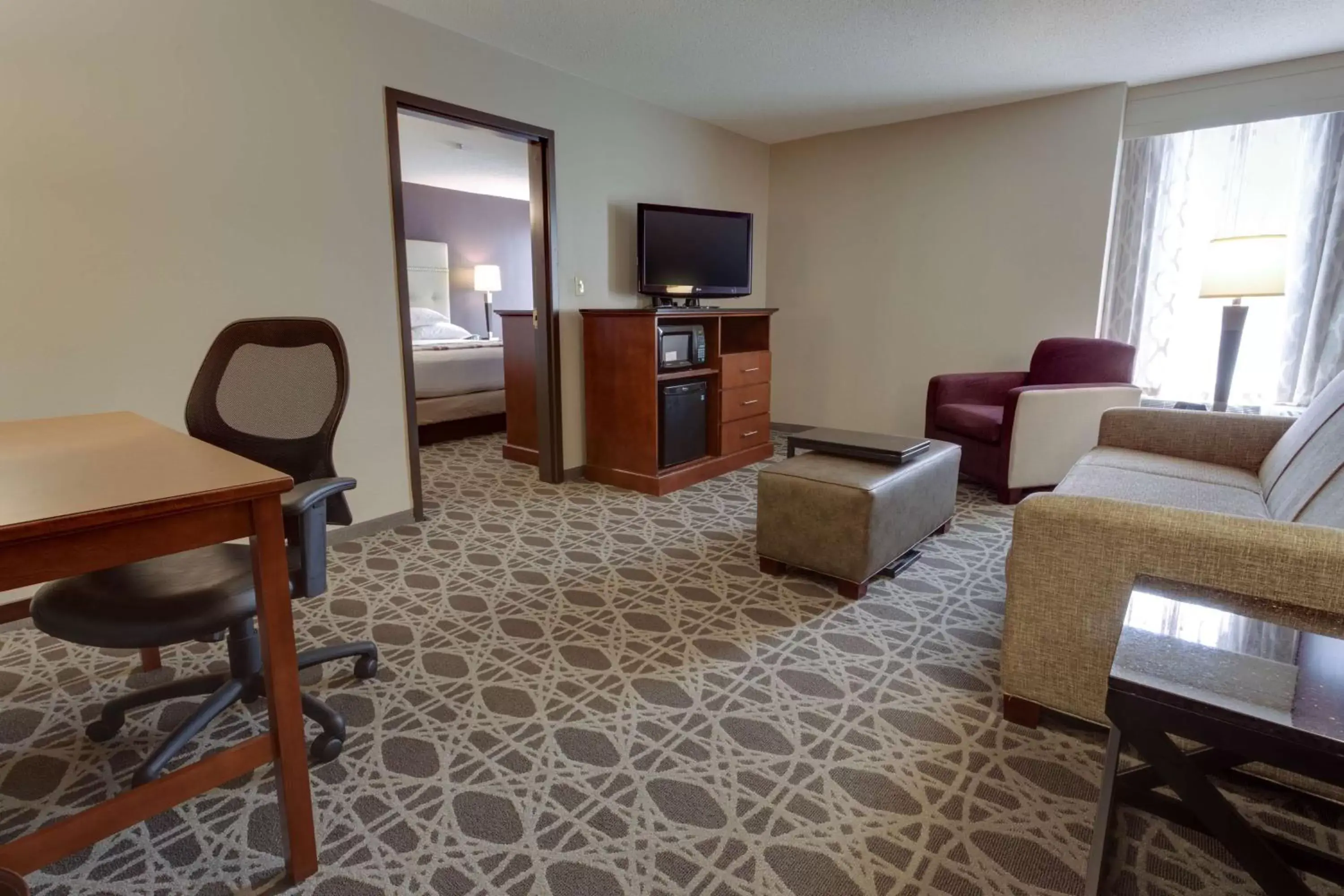 Photo of the whole room, Seating Area in Drury Inn & Suites Overland Park
