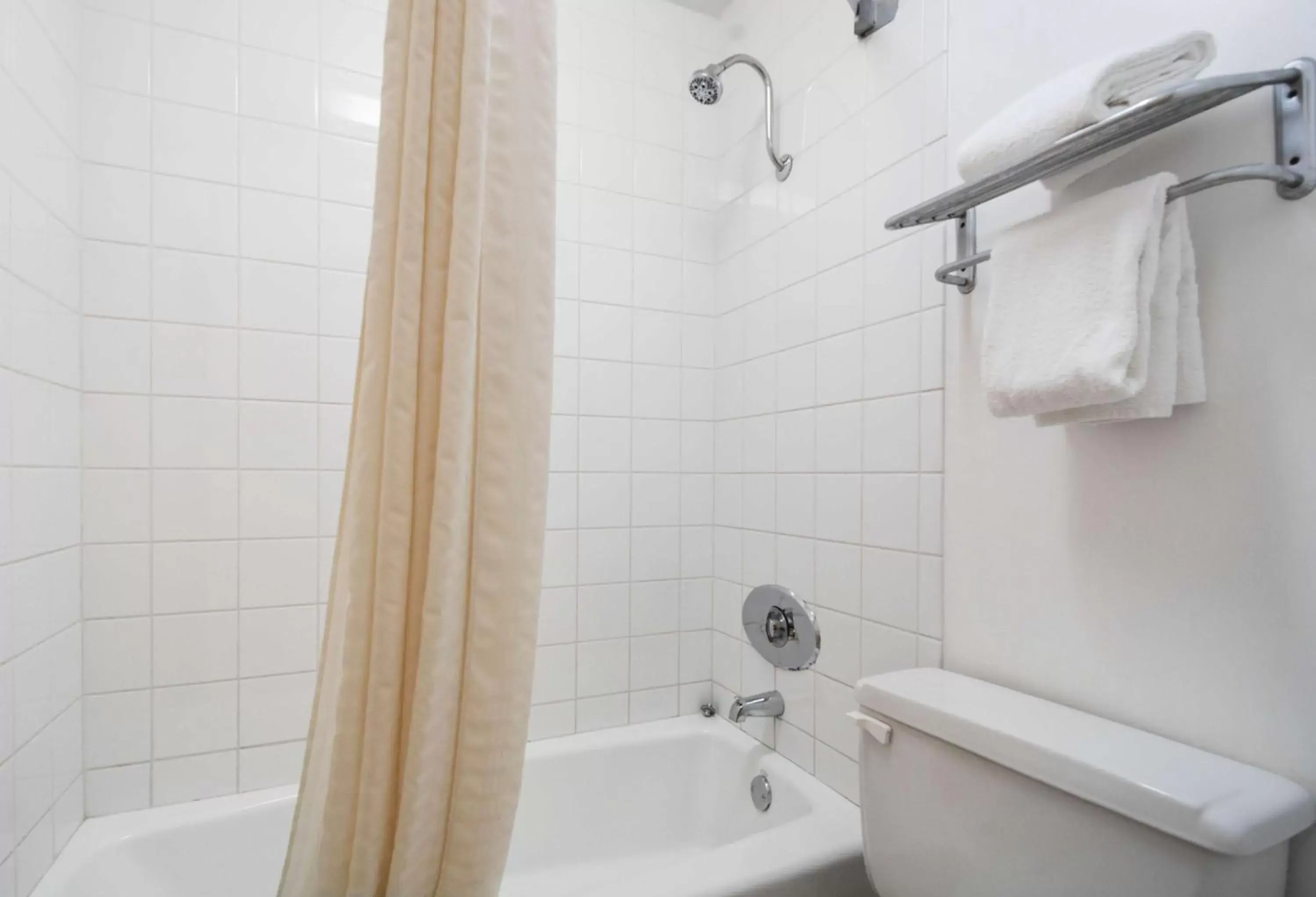 Shower, Bathroom in Motel 6-Alsip, IL