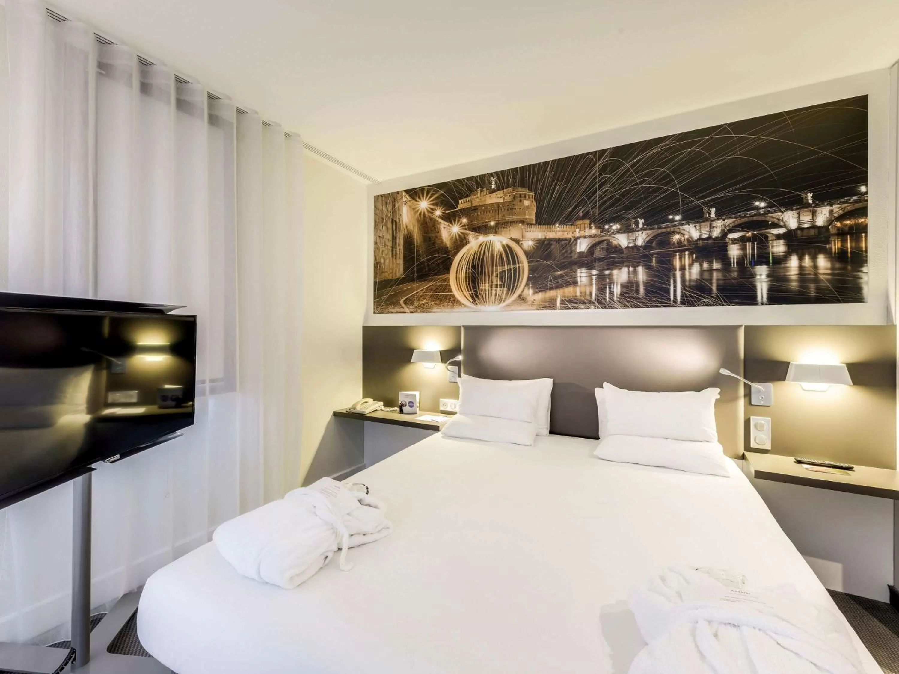 Photo of the whole room, Bed in Novotel Suites Paris CDG Airport Villepinte