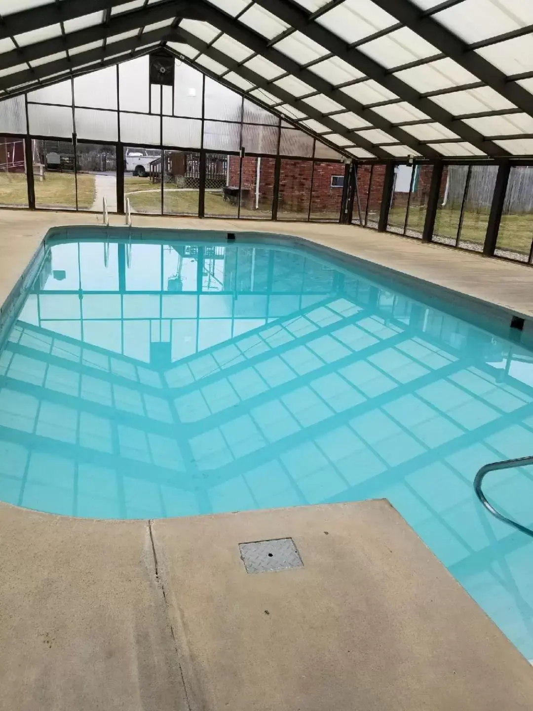 Pool view, Swimming Pool in Bestway Inn - Madison
