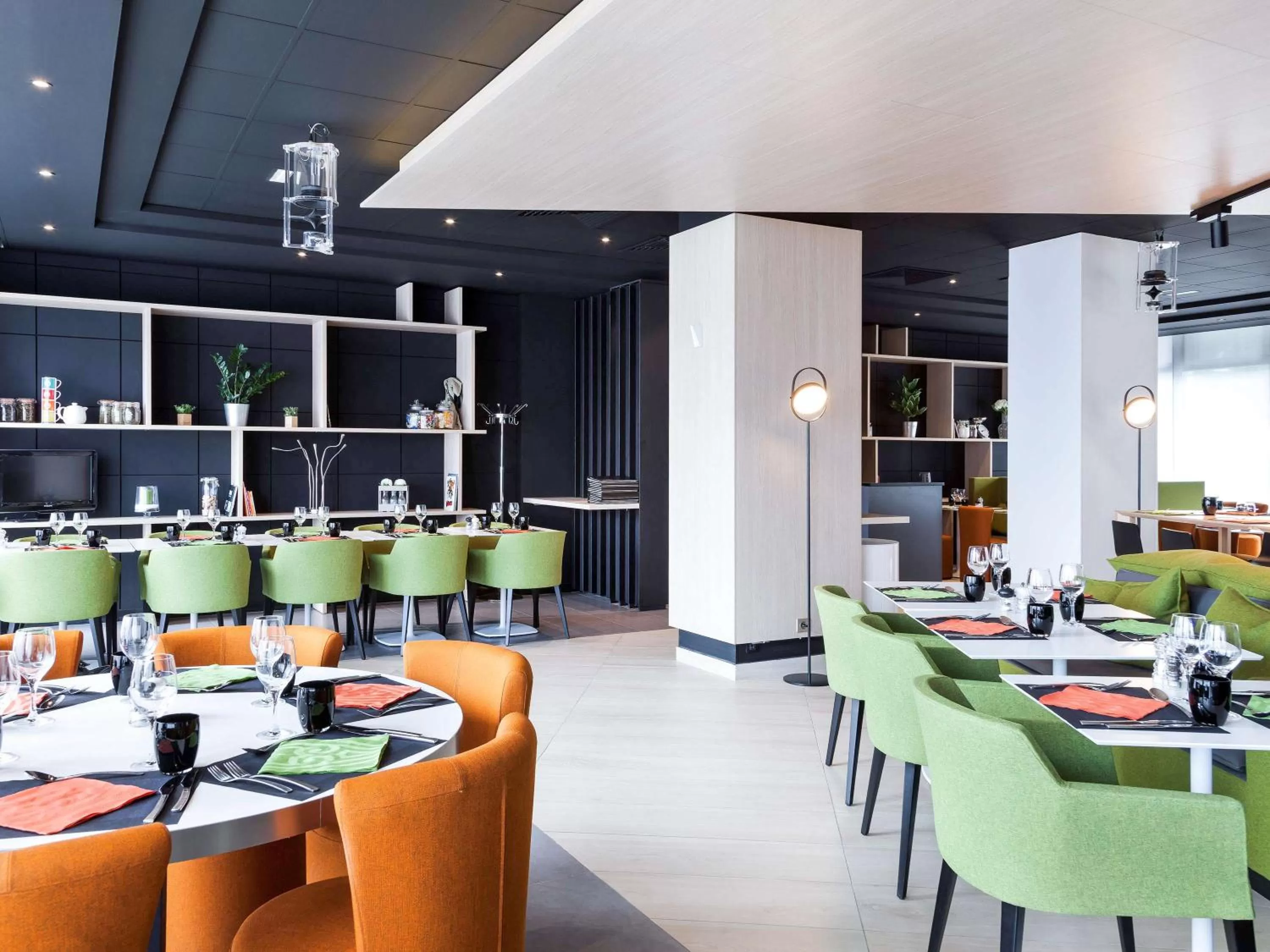 Restaurant/places to eat in Novotel Tours Centre Gare