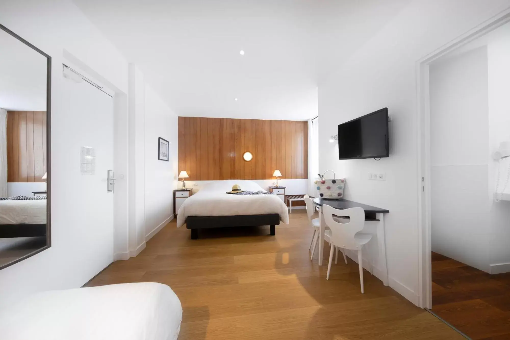 Triple Room in Hôtel Spa De La Citadelle Lorient Triple Room in Hôtel Spa De La Citadelle Lorient