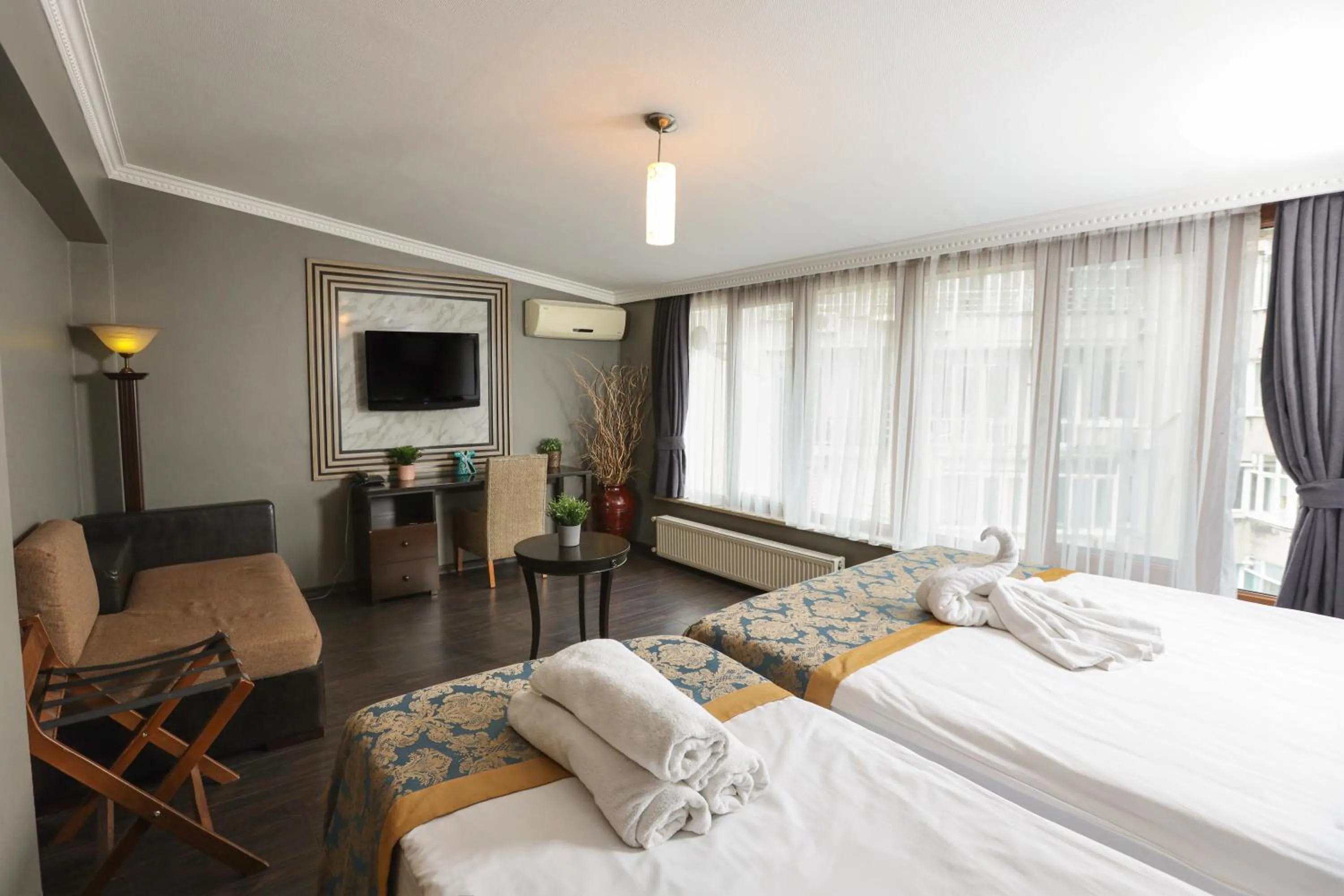 Seating area, Bed in Cumbali Luxury Boutique Hotel