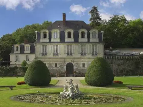 Facade/entrance, Property Building in Chateau de Beaulieu et Magnolia Spa, The Originals Relais (Relais du Silence)