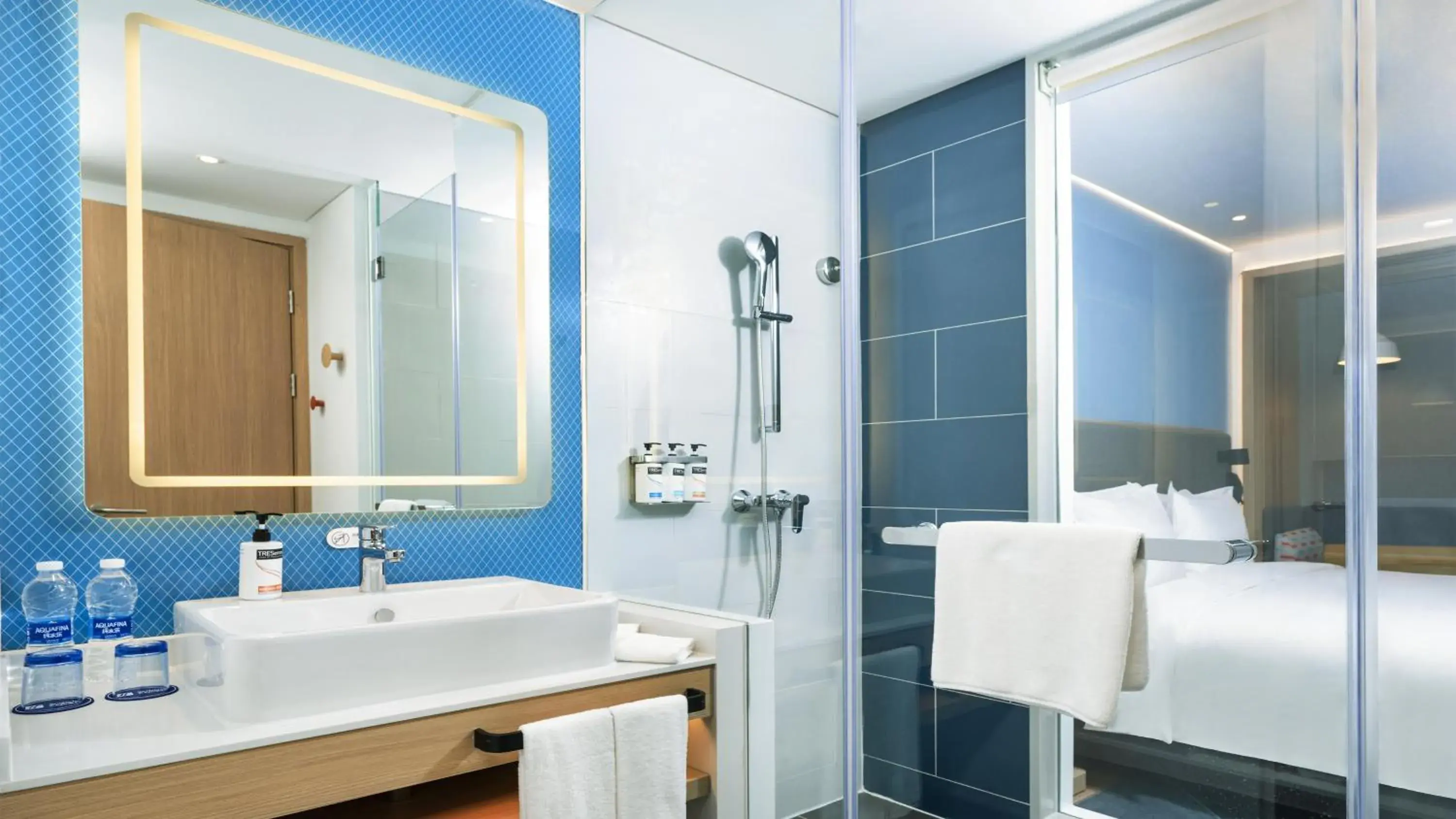 Bathroom in Holiday Inn Express Beijing Tongzhou Tourism Zone, an IHG Hotel