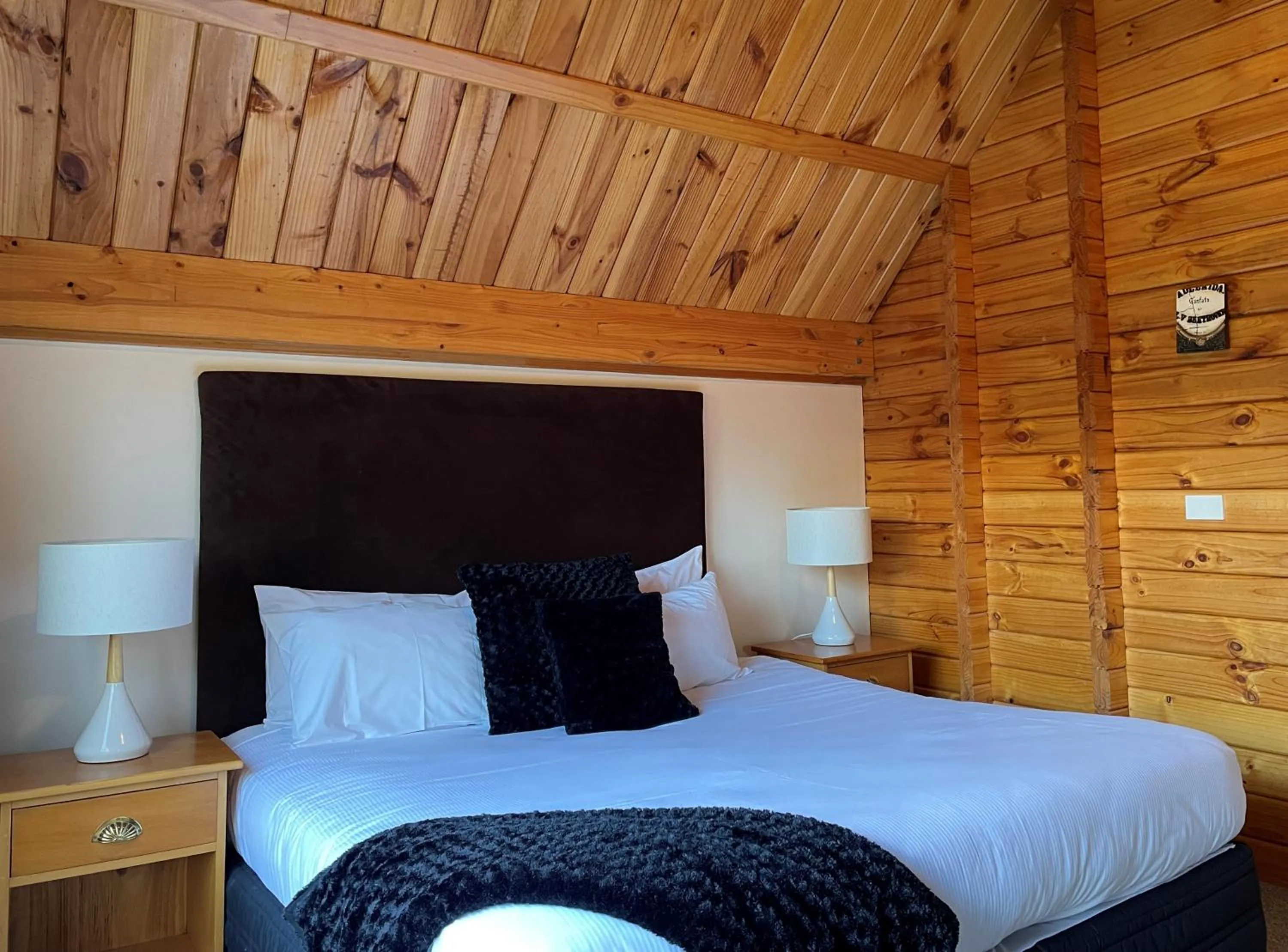 Bed in Tongariro Lodge