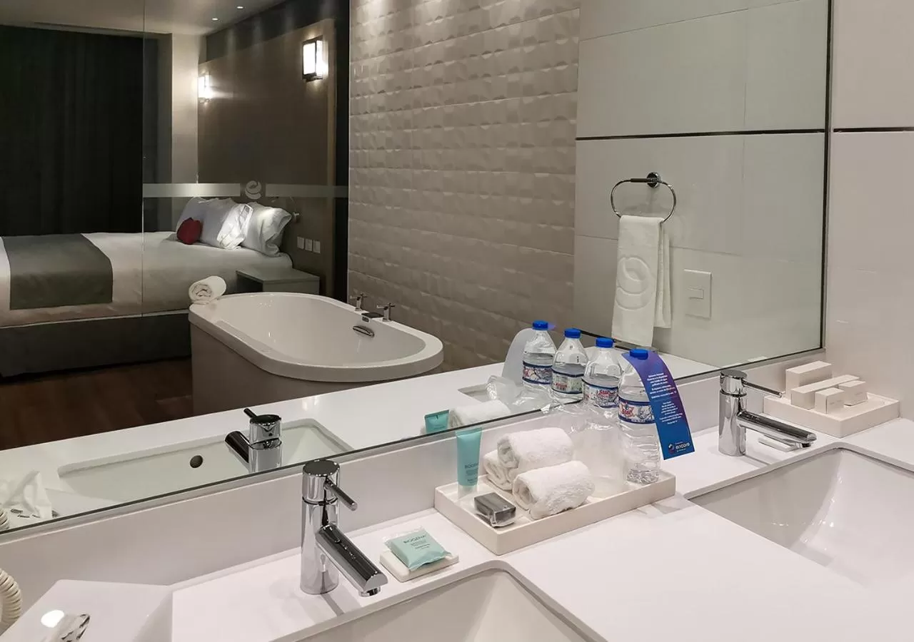 Toilet, Bed in Ramada Encore by Wyndham Guadalajara Aeropuerto