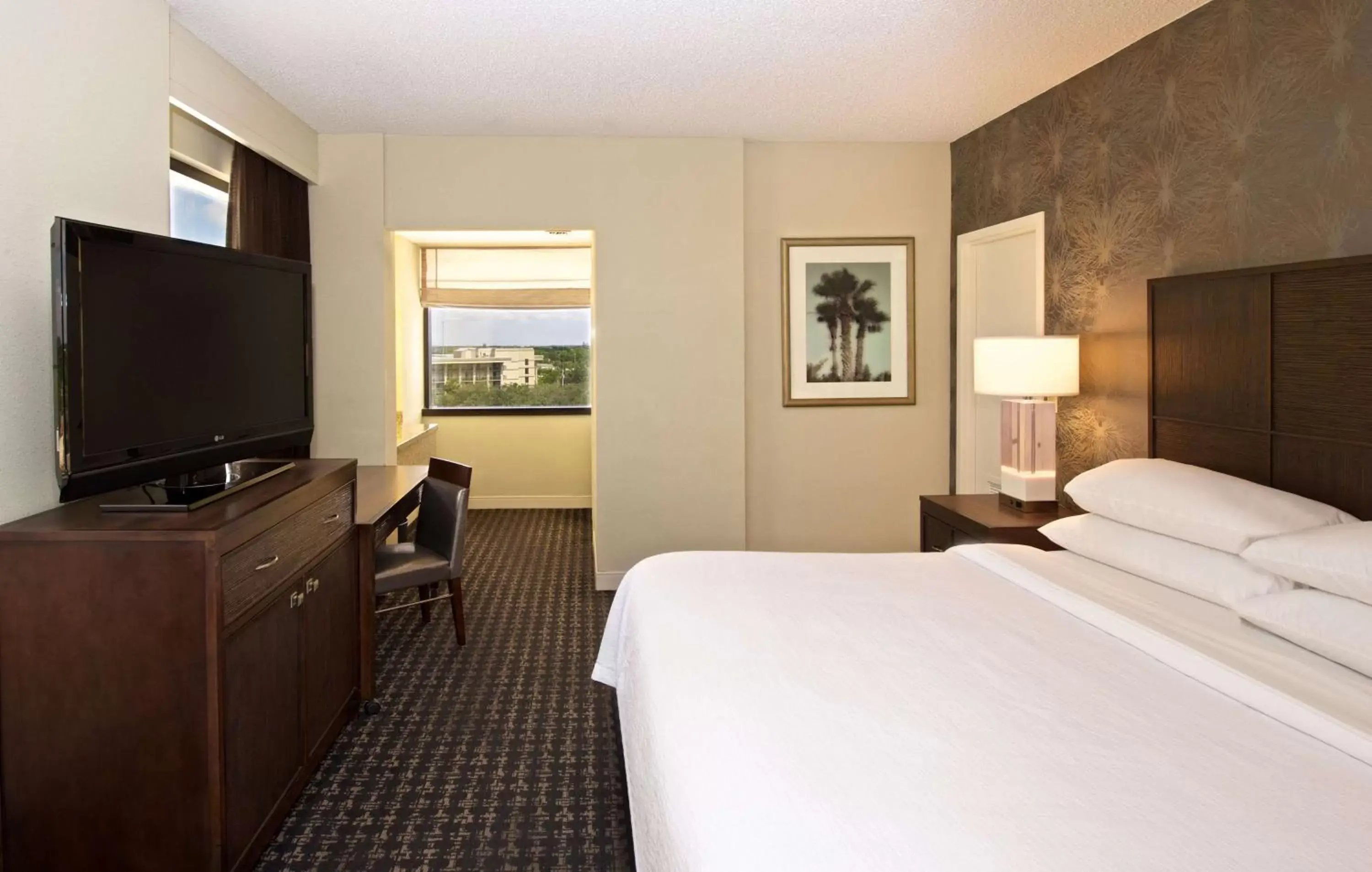 Bed in Embassy Suites by Hilton Palm Beach Gardens PGA Boulevard