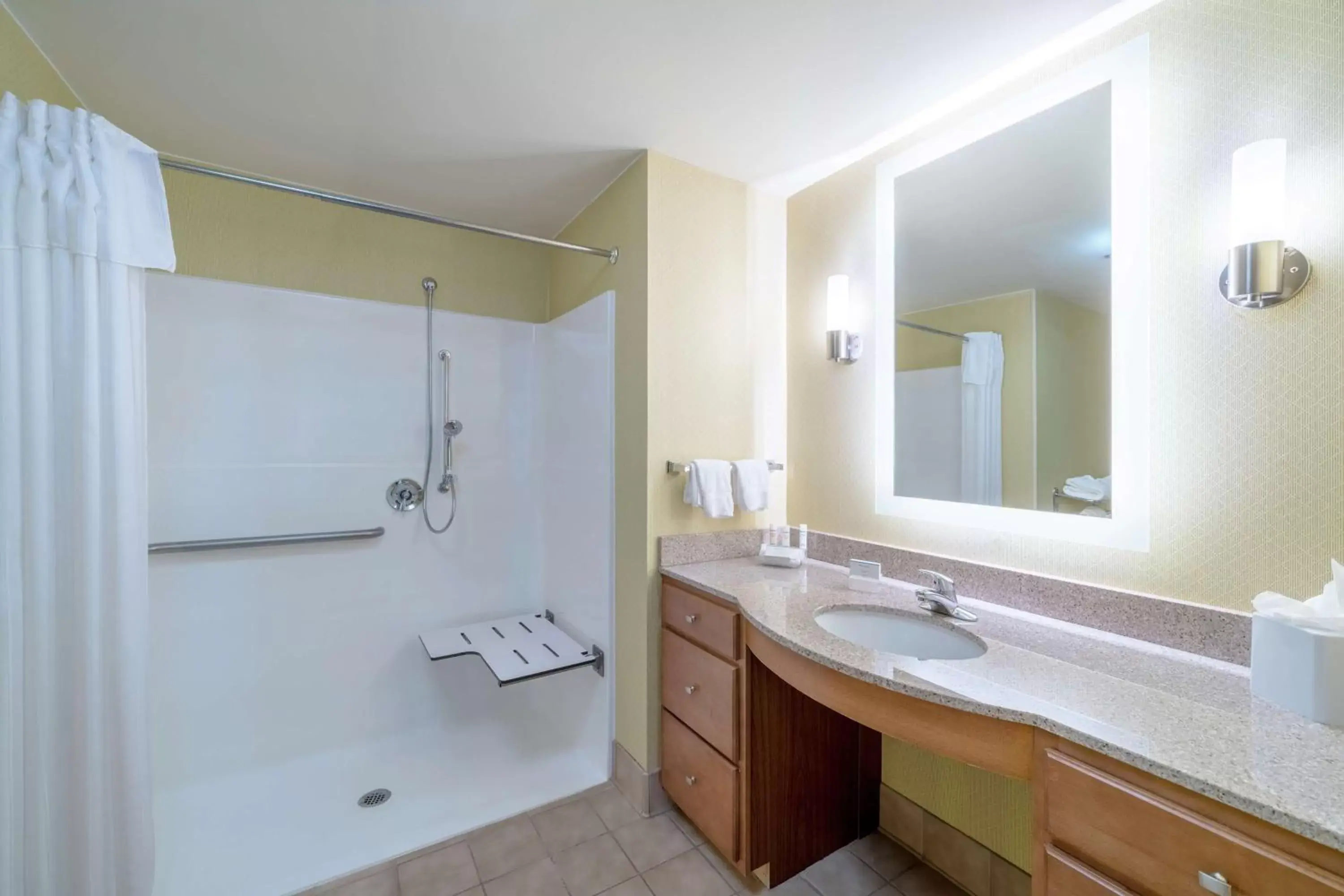 Bathroom in Homewood Suites by Hilton Philadelphia-Valley Forge Bathroom in Homewood Suites by Hilton Philadelphia-Valley Forge