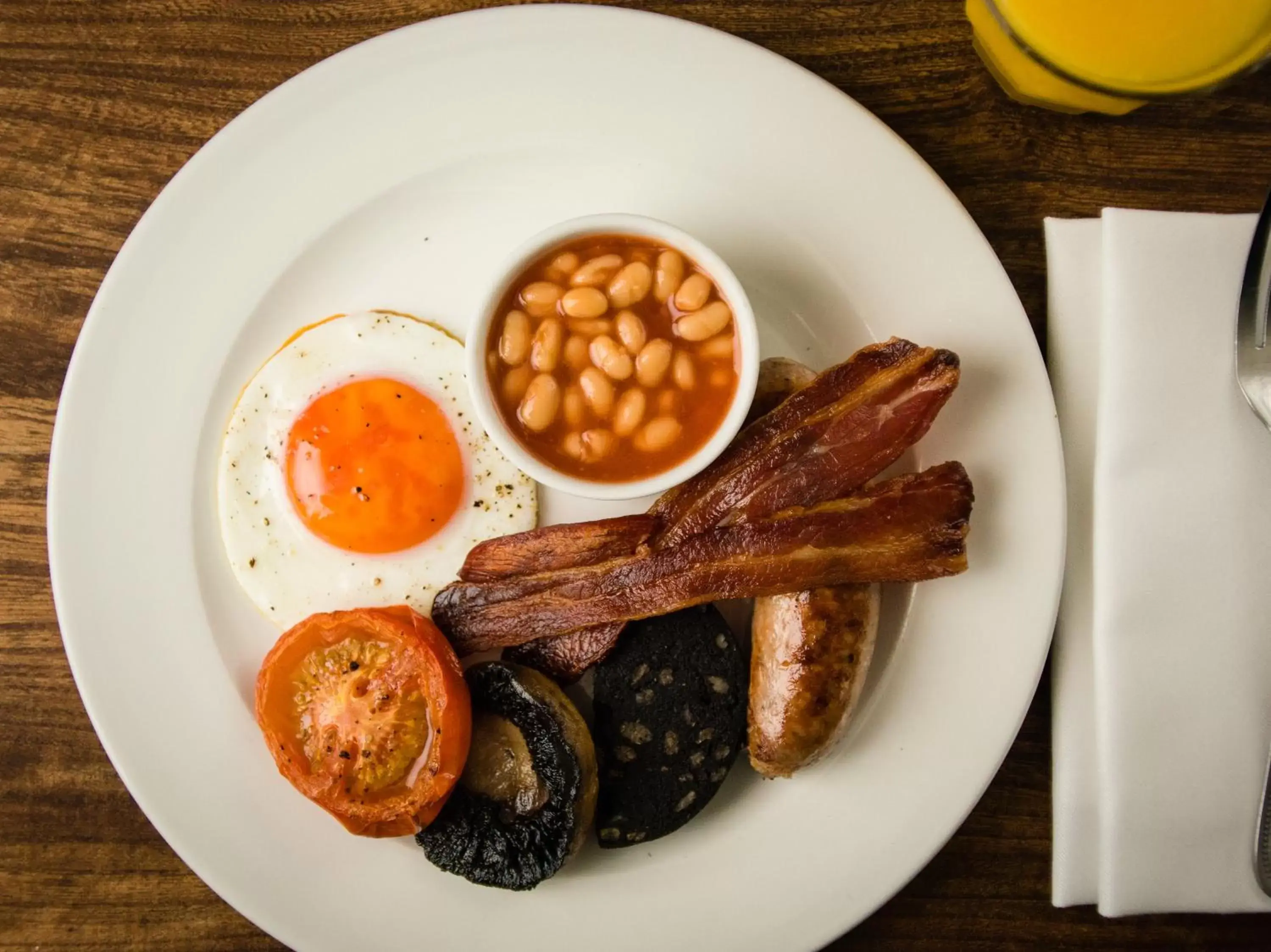 Breakfast in The Greyhound Inn Breakfast in The Greyhound Inn