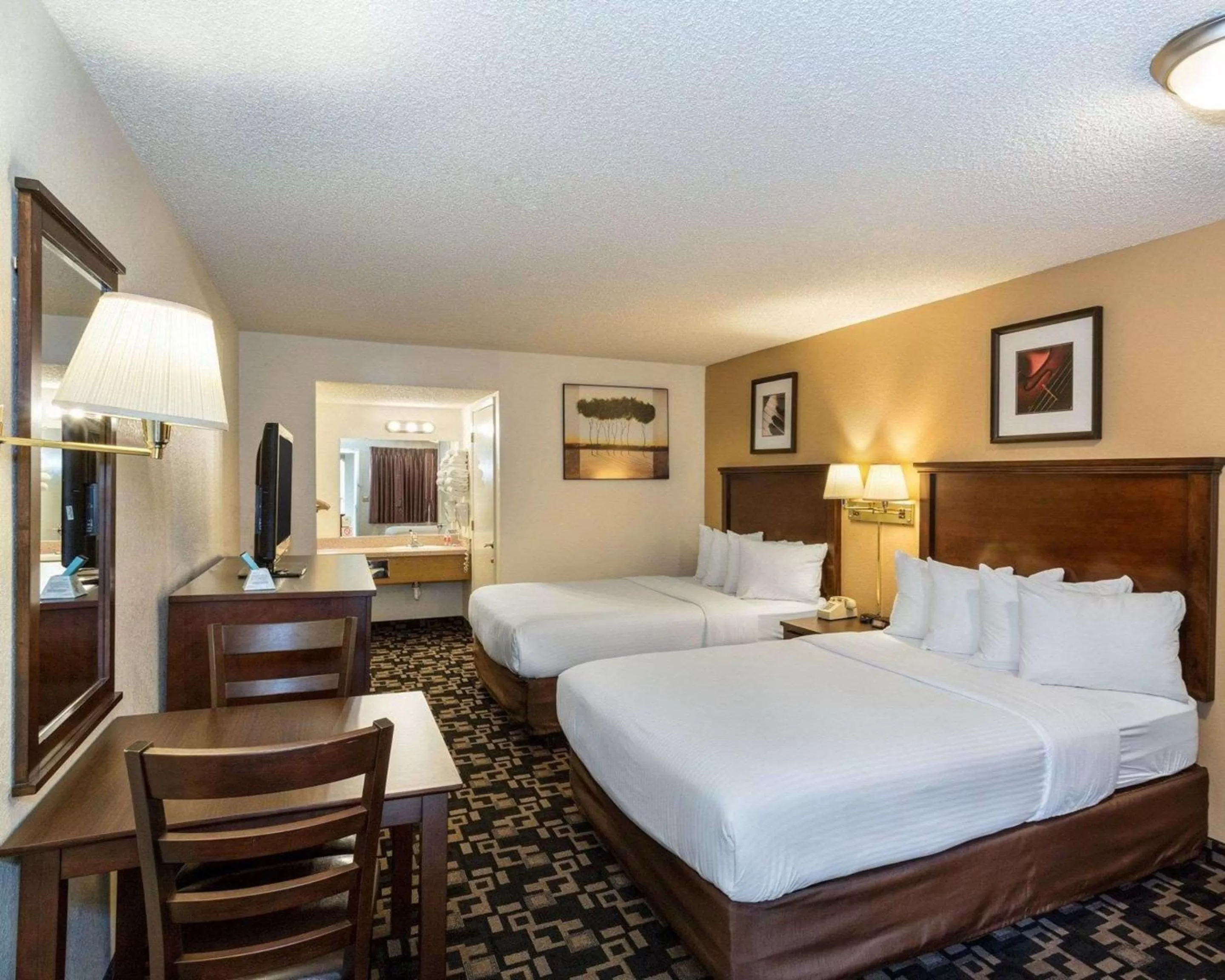 Photo of the whole room, Bed in MorningGlory Inn & Suites