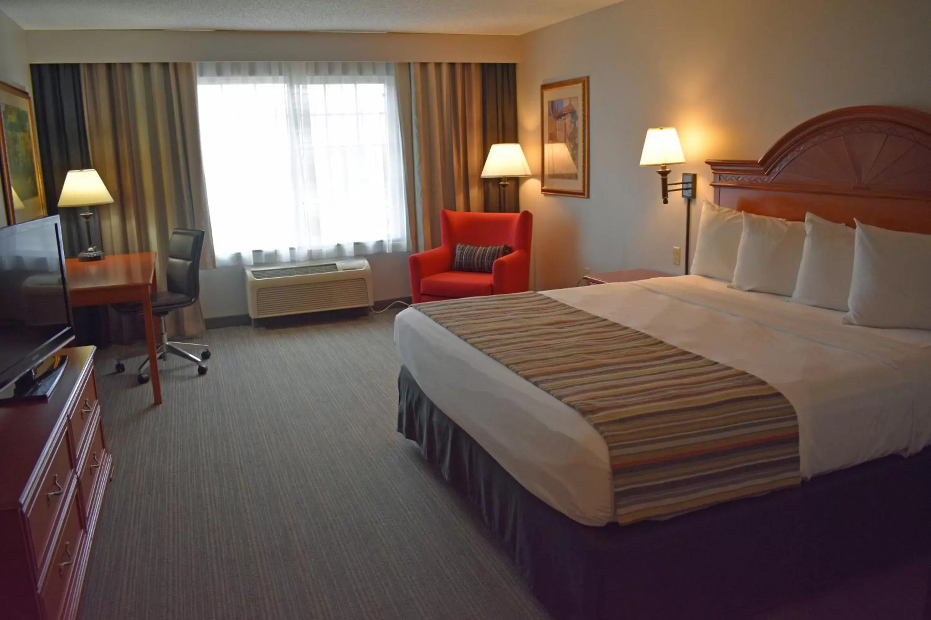Bed in Country Inn & Suites by Radisson, Northwood, IA